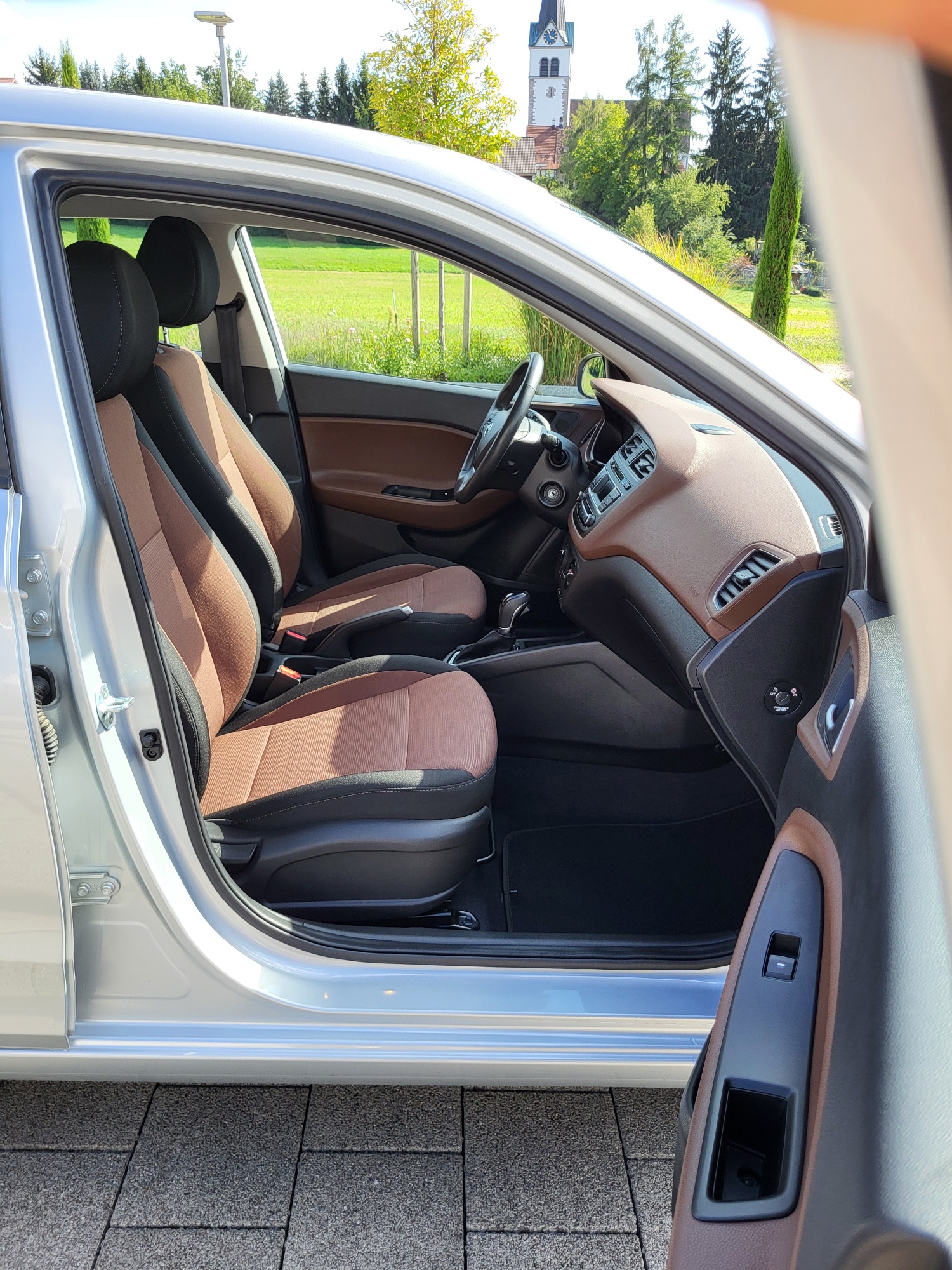 HYUNDAI i20 1.4 Amplia Automatic-image-5