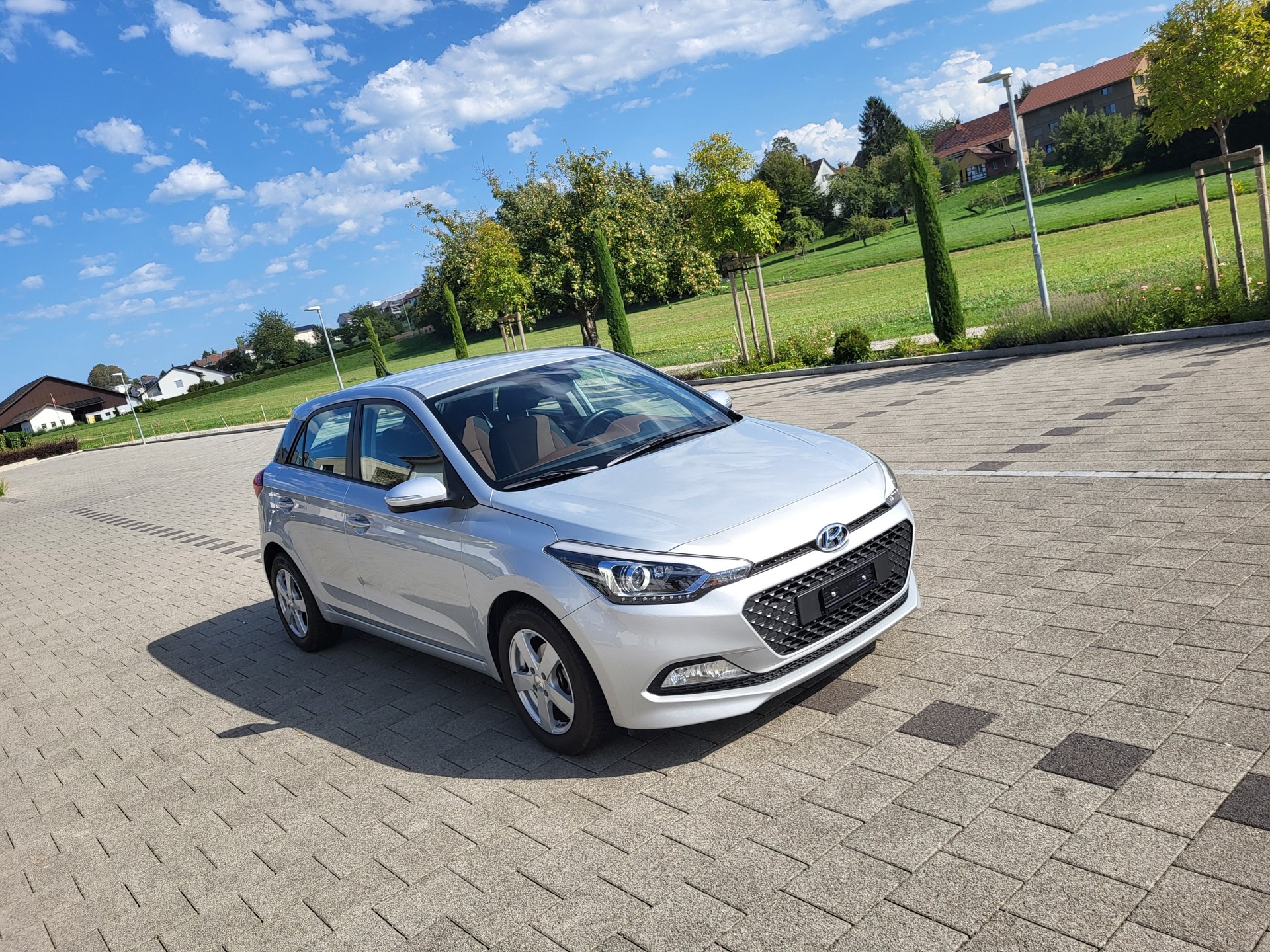 HYUNDAI i20 1.4 Amplia Automatic-image-4
