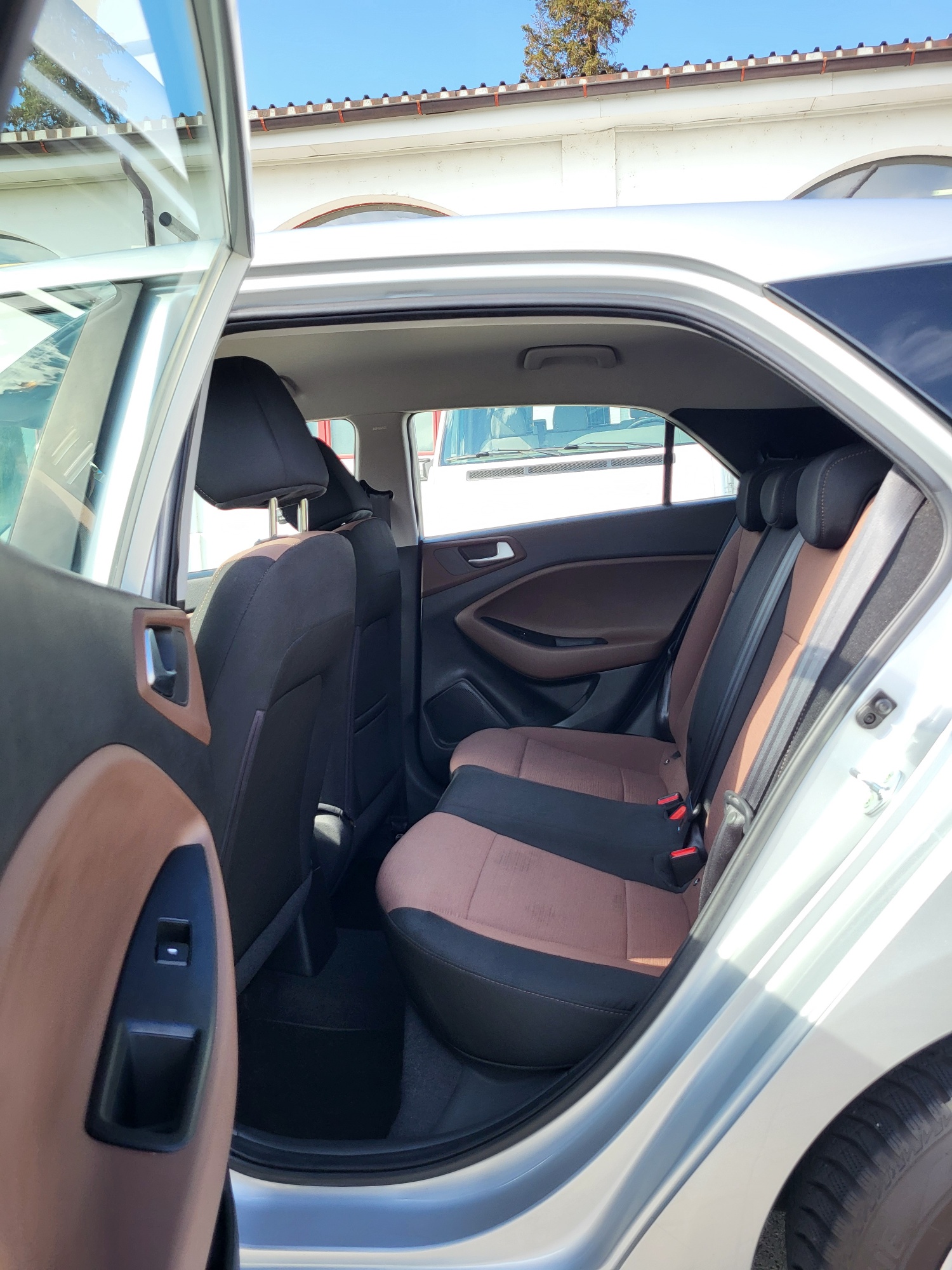 HYUNDAI i20 1.4 Amplia Automatic-image-11