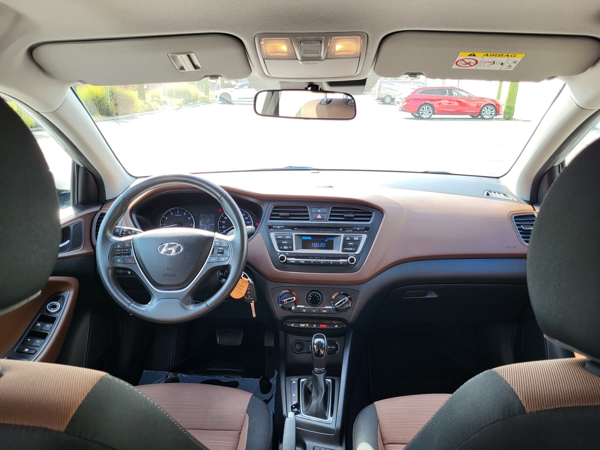 HYUNDAI i20 1.4 Amplia Automatic-image-7