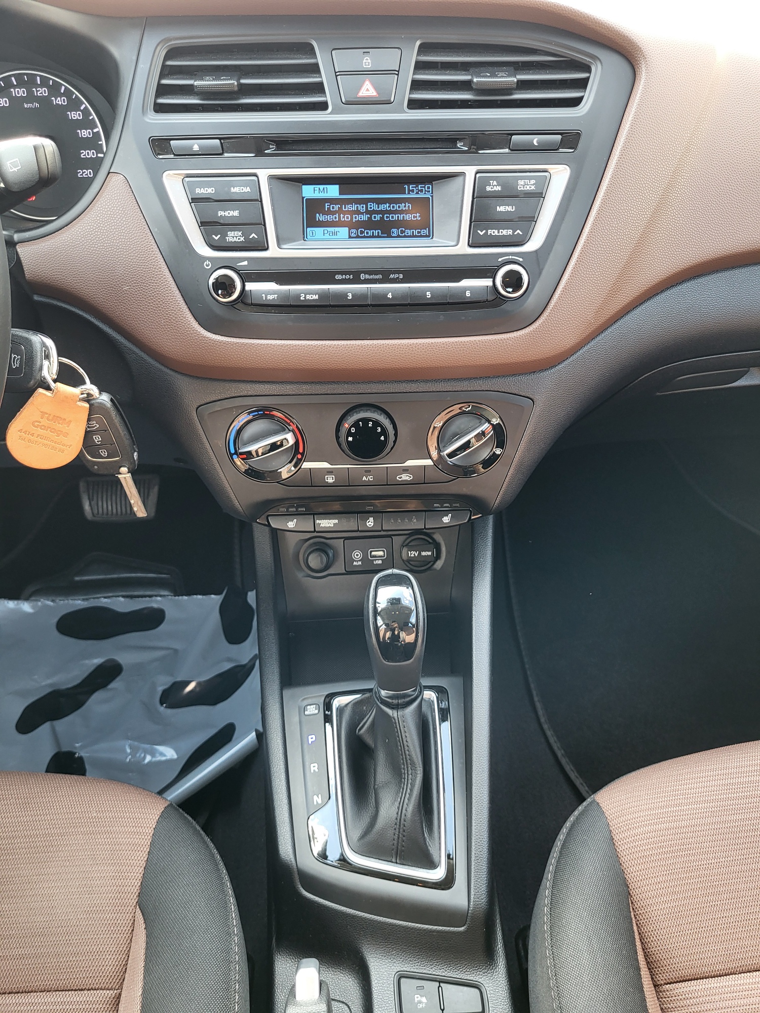 HYUNDAI i20 1.4 Amplia Automatic-image-8