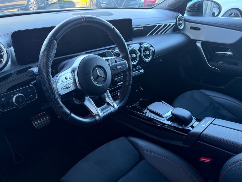 MERCEDES-BENZ CLA Shooting Brake 35 AMG 4Matic-image-3
