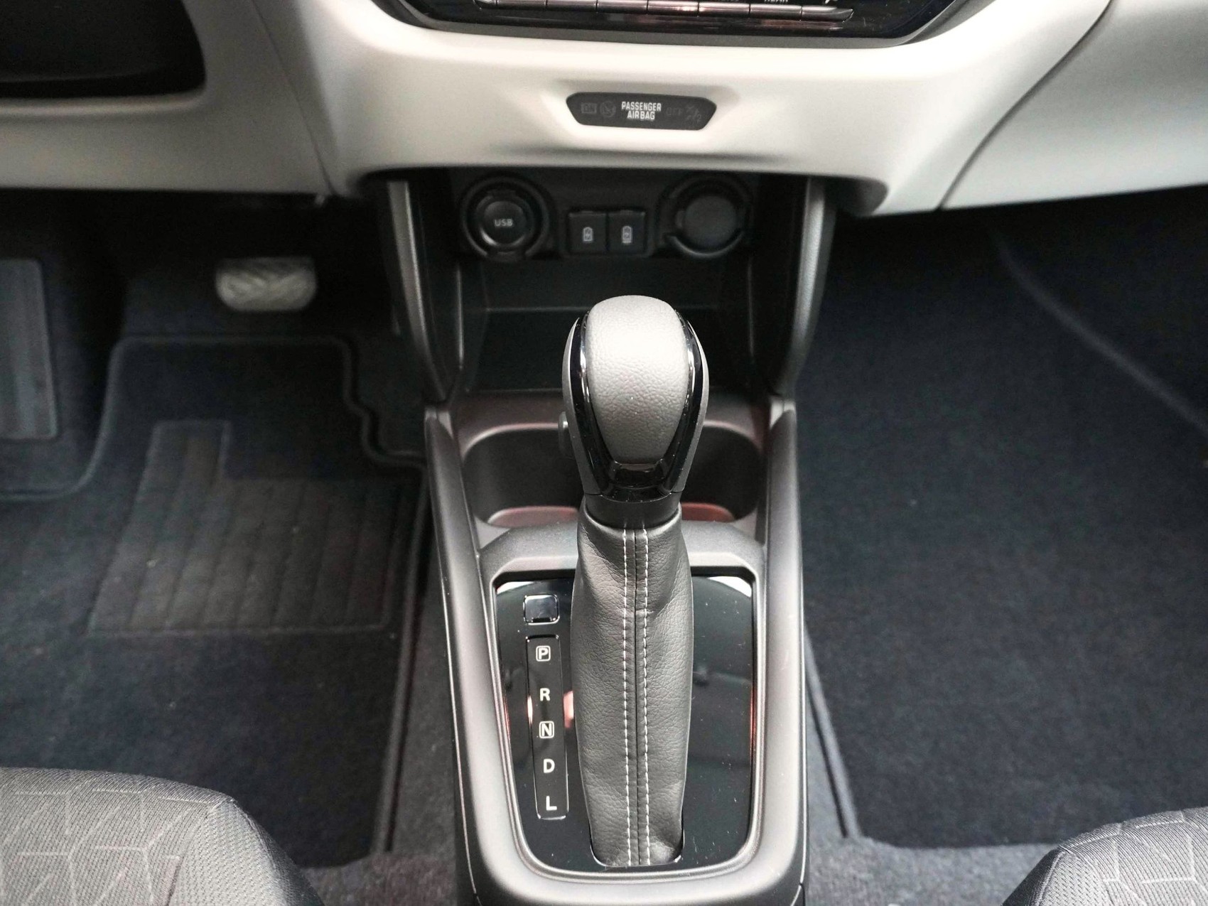 SUZUKI Swift 1.2 Sakura Hybrid-image-18