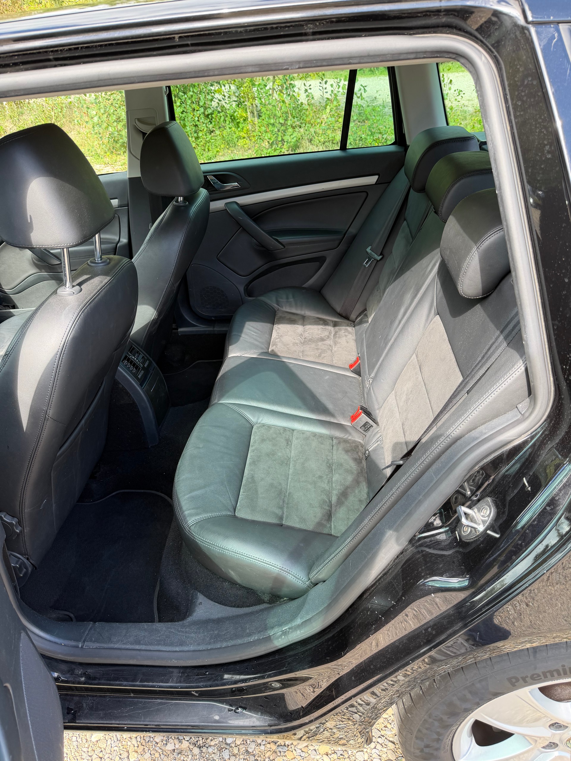 SKODA 1.6 TDI Elegance DSG-image-7