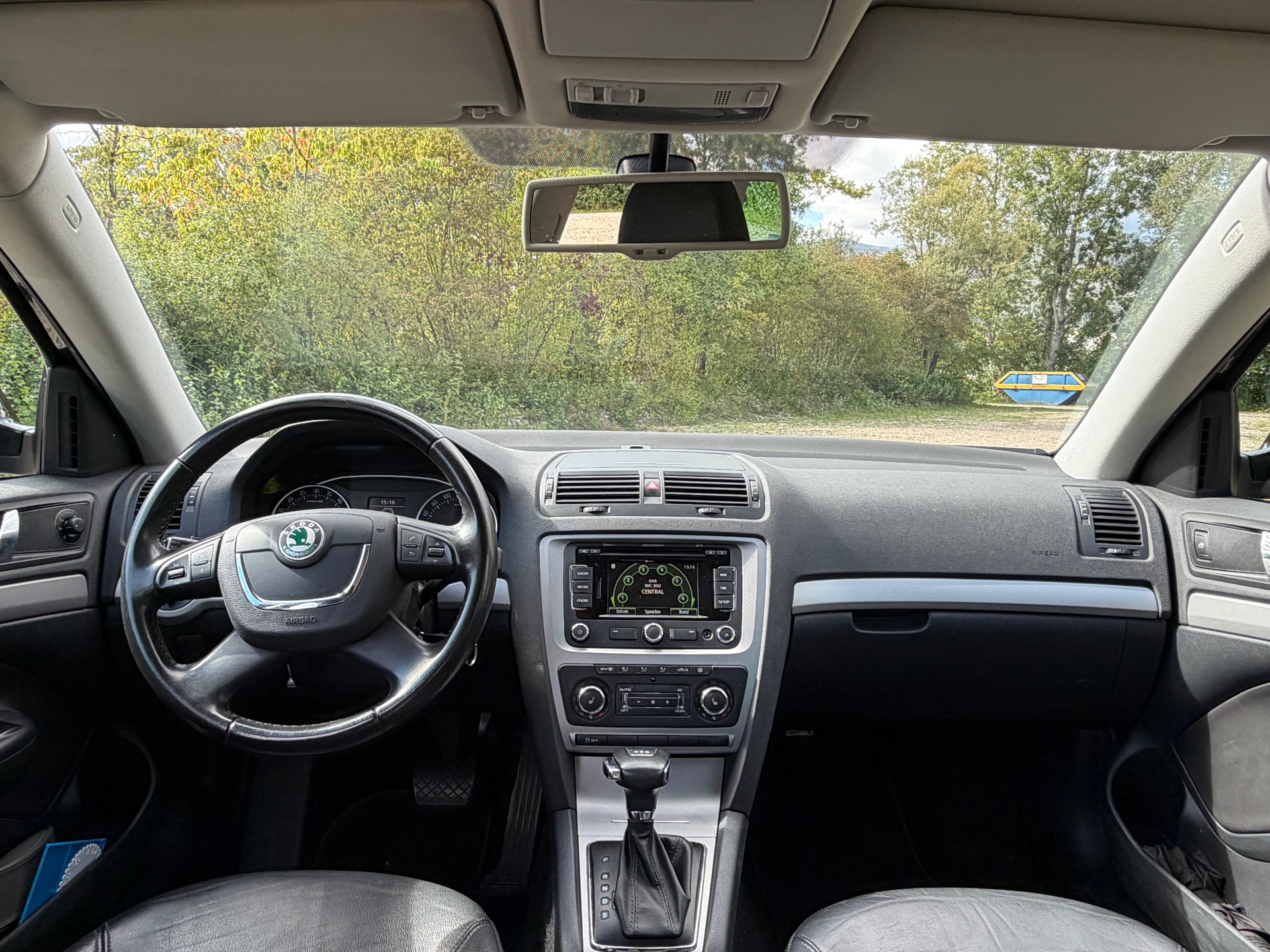 SKODA 1.6 TDI Elegance DSG-image-8