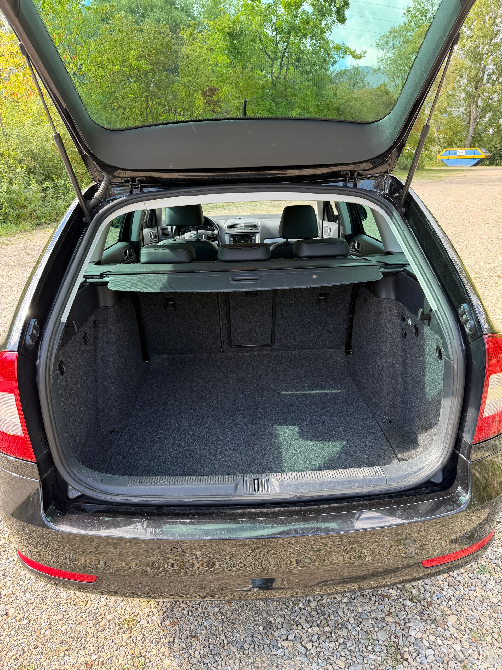 SKODA 1.6 TDI Elegance DSG-image-6