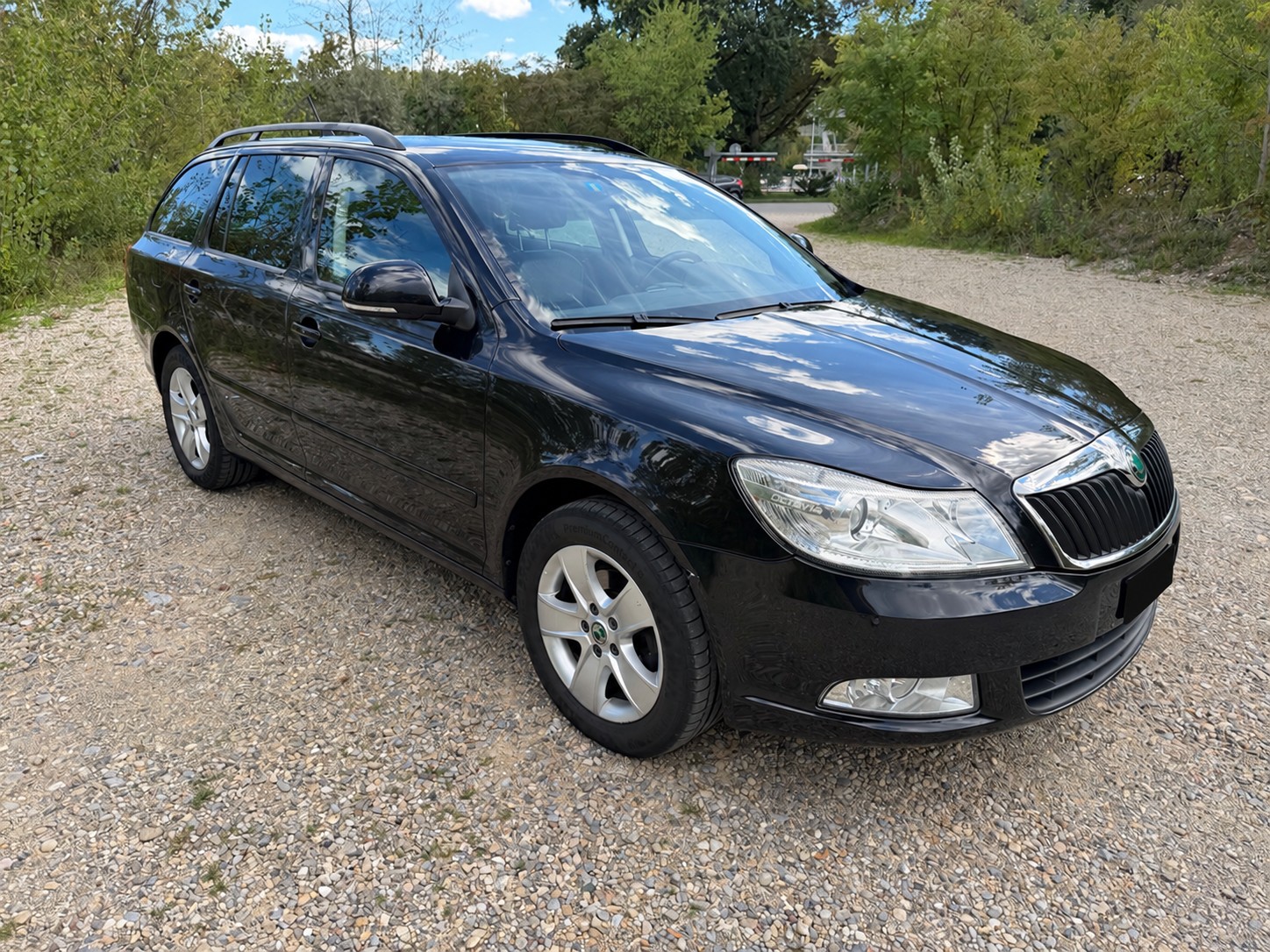 SKODA 1.6 TDI Elegance DSG-image-2