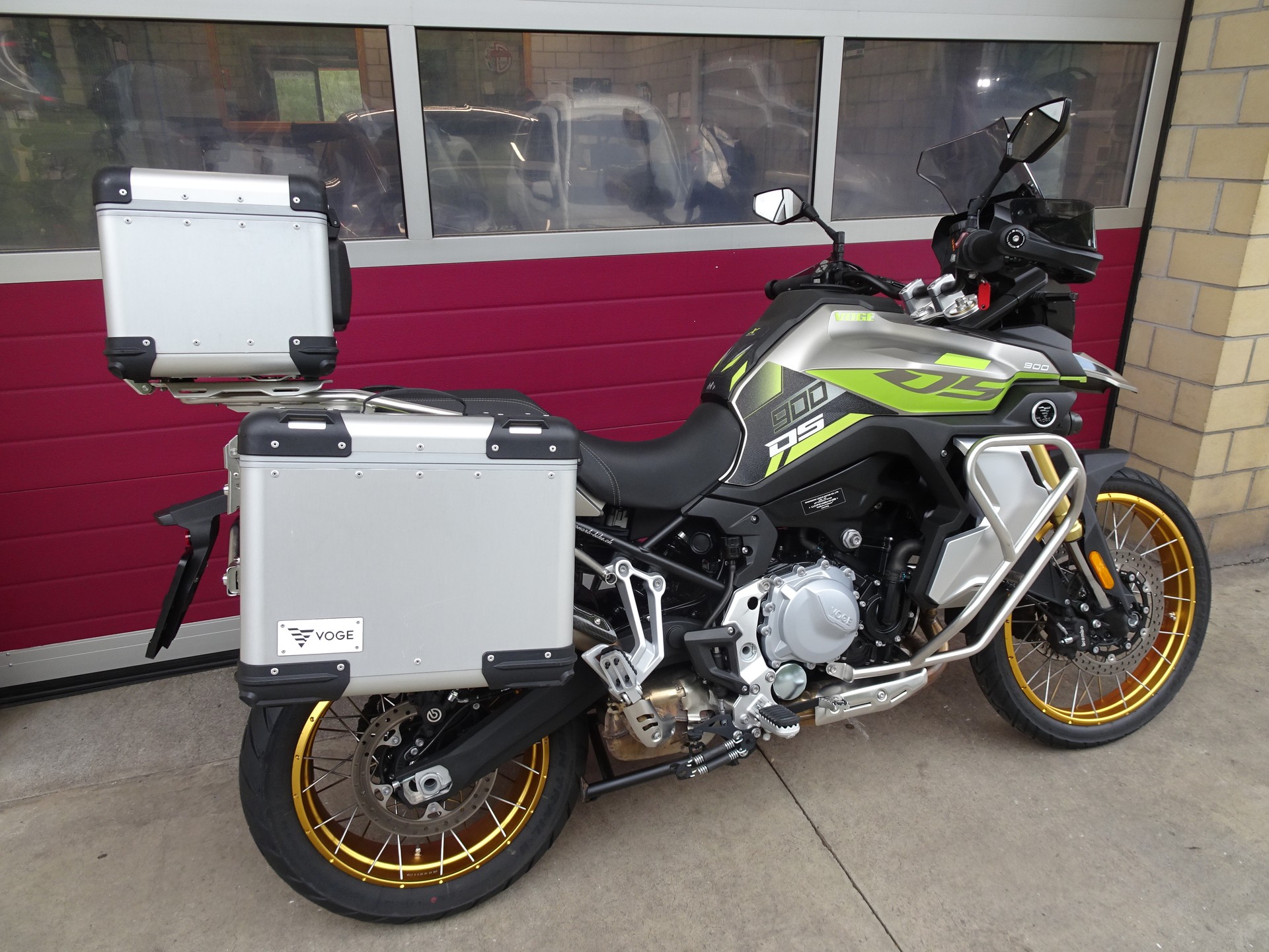 VOGE 900DSX-showroom-element-3