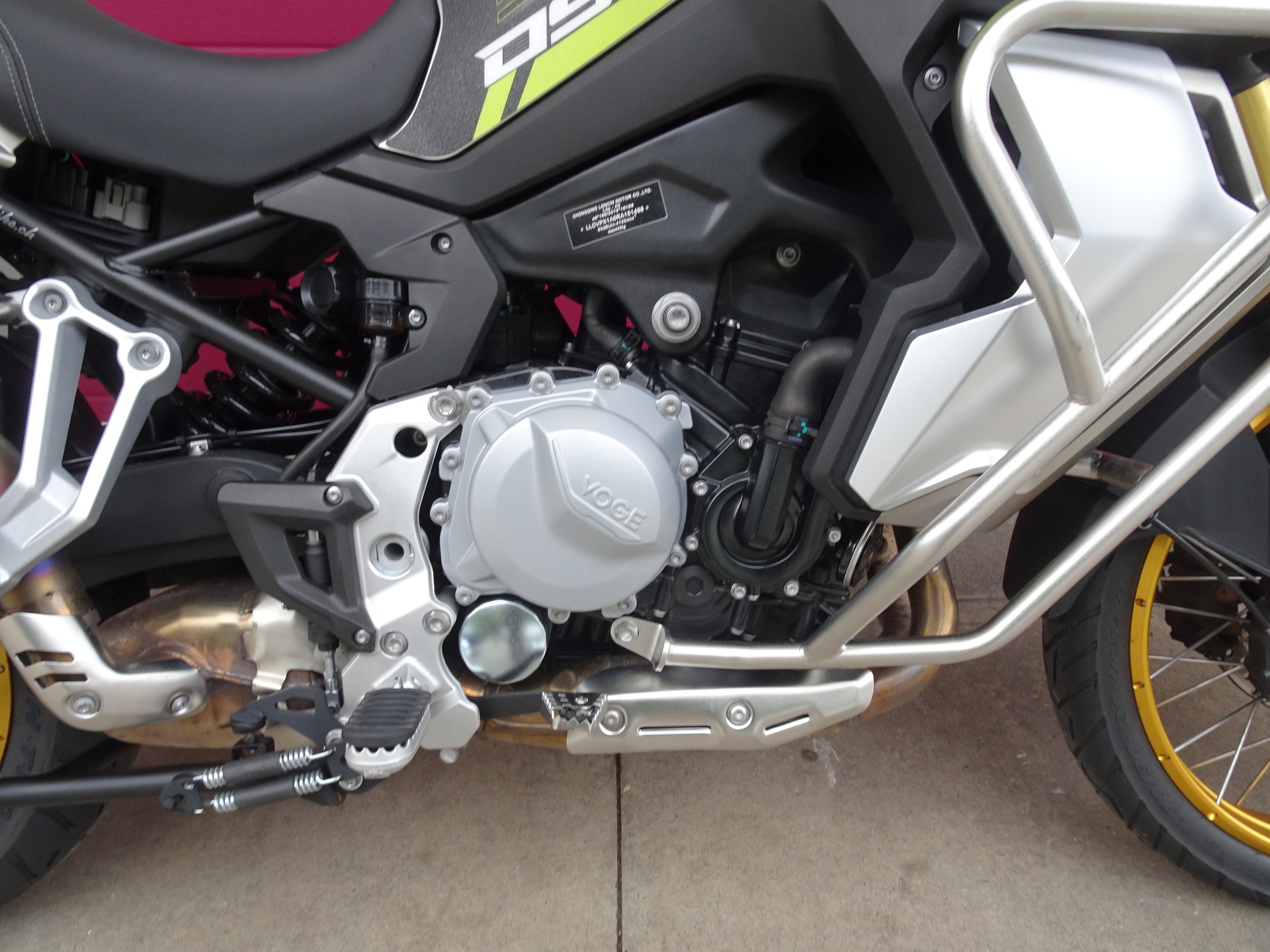 VOGE 900DSX-image-9