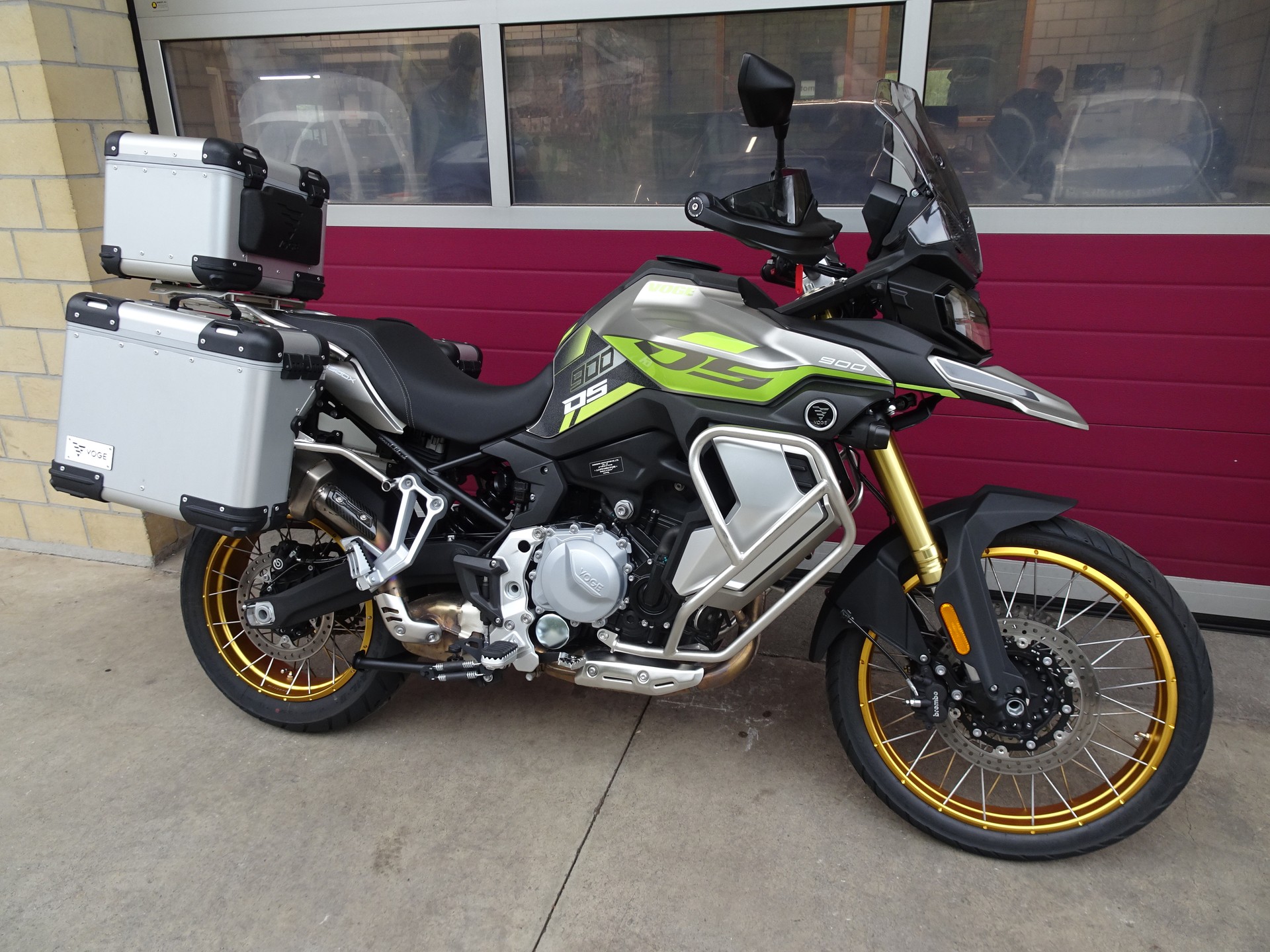 VOGE 900DSX-showroom-element-2