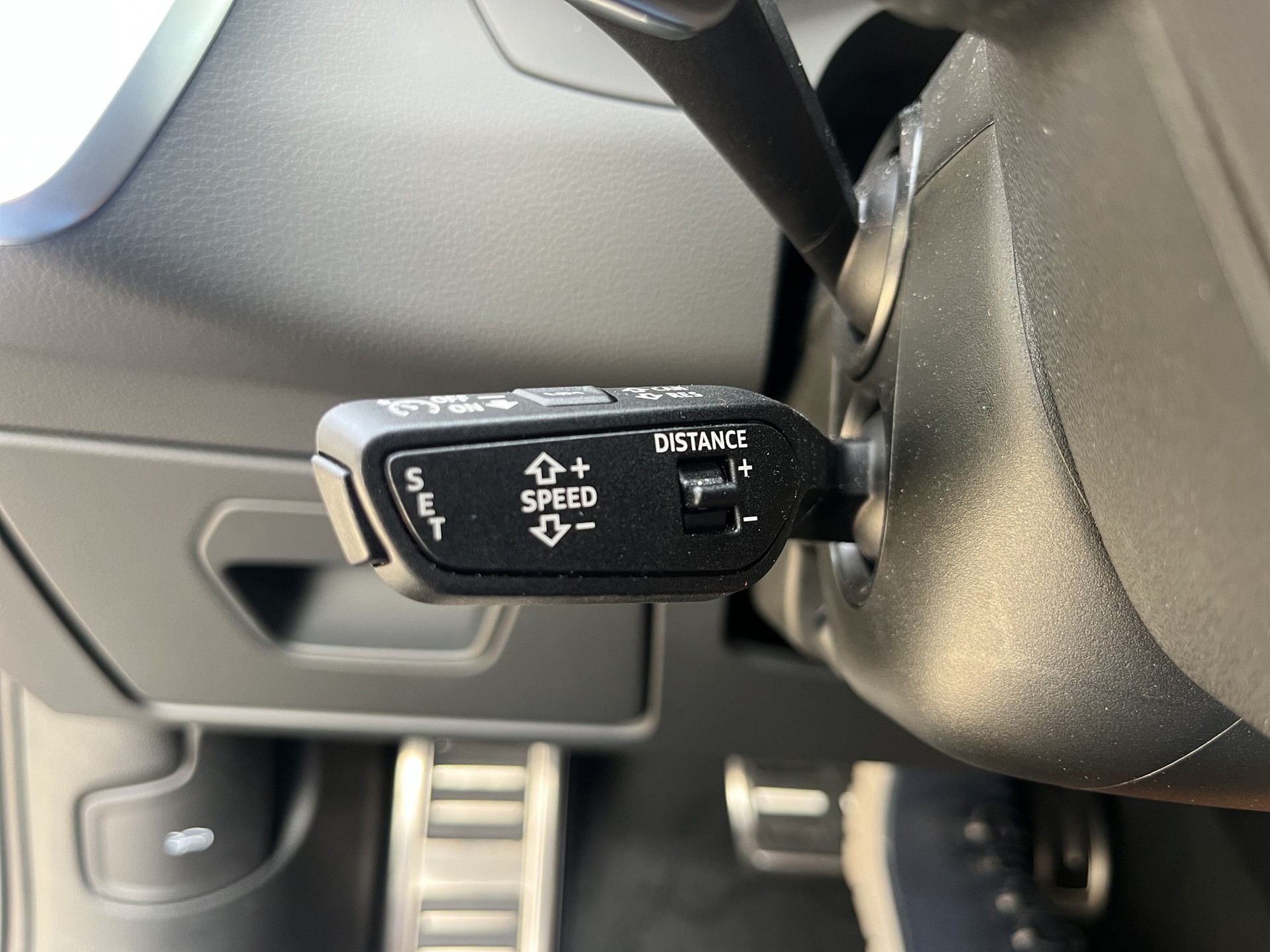 AUDI RS6 Avant 4.0 TFSI V8 quattro *B&O Advanced, 5 Jahre Werks-Garantie*-image-17