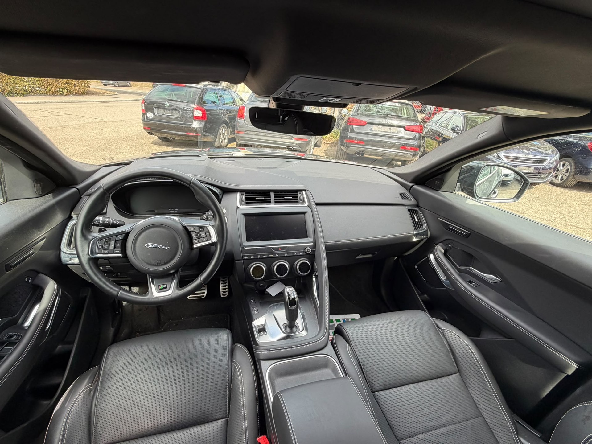 JAGUAR E-Pace 2.0 P300 R-Dynamic HSE AWD Automatik-image-6
