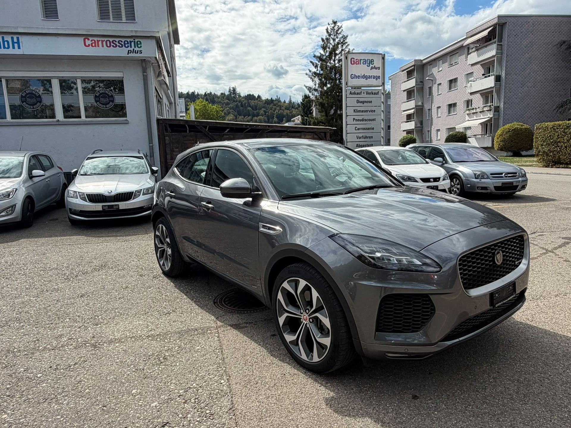 JAGUAR E-Pace 2.0 P300 R-Dynamic HSE AWD Automatik-image-0