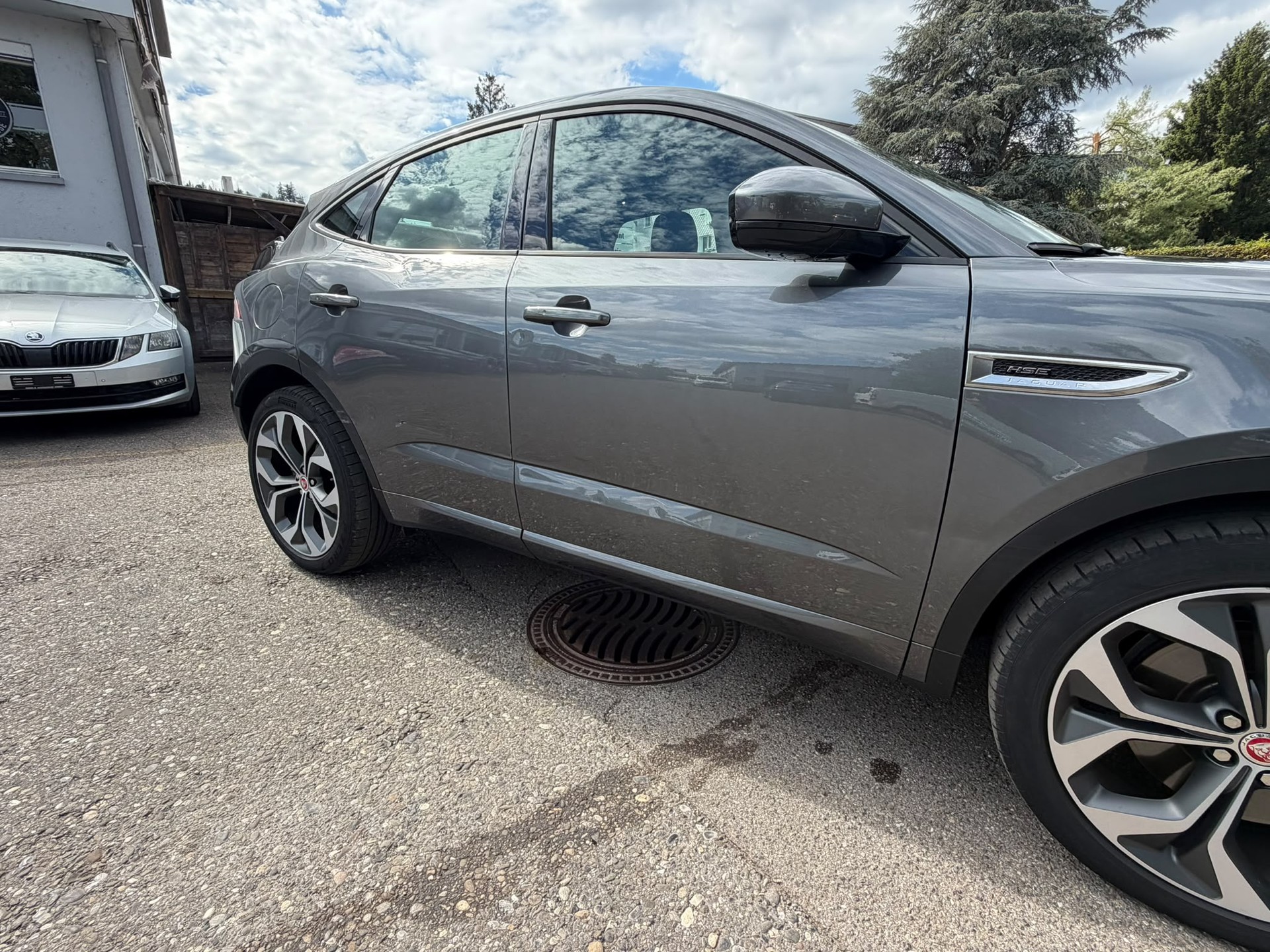 JAGUAR E-Pace 2.0 P300 R-Dynamic HSE AWD Automatik-image-2