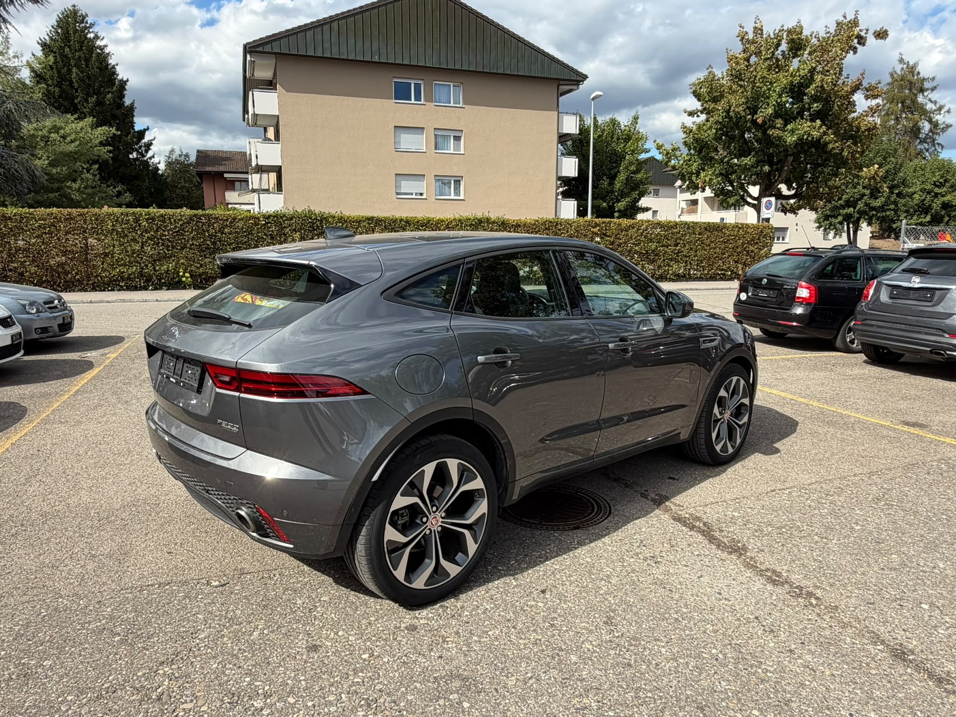 JAGUAR E-Pace 2.0 P300 R-Dynamic HSE AWD Automatik-image-3