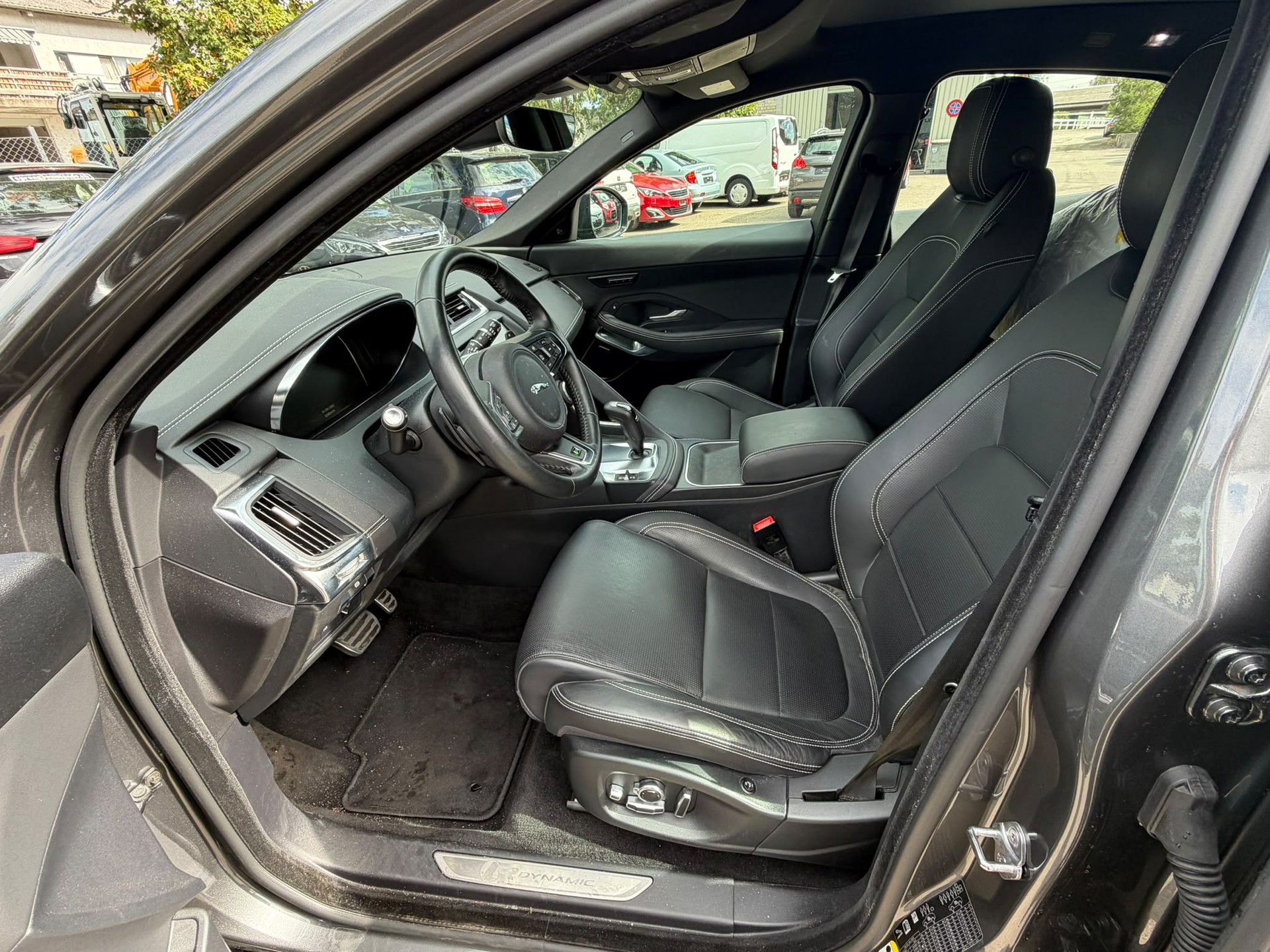 JAGUAR E-Pace 2.0 P300 R-Dynamic HSE AWD Automatik-image-5