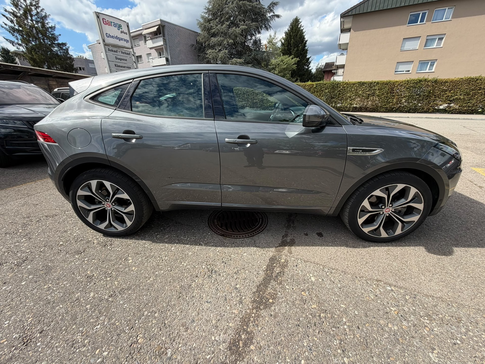 JAGUAR E-Pace 2.0 P300 R-Dynamic HSE AWD Automatik-image-4
