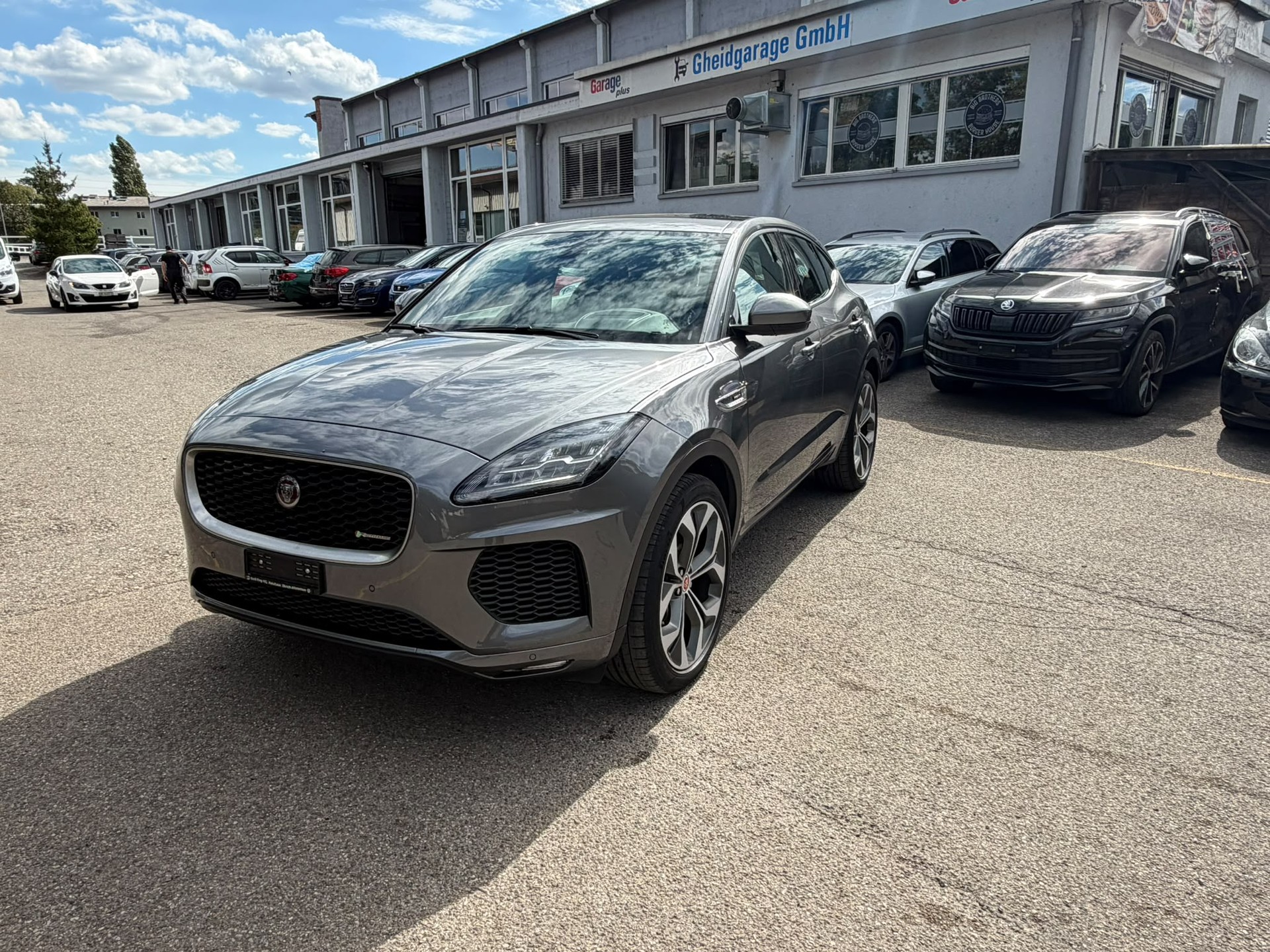 JAGUAR E-Pace 2.0 P300 R-Dynamic HSE AWD Automatik-image-1