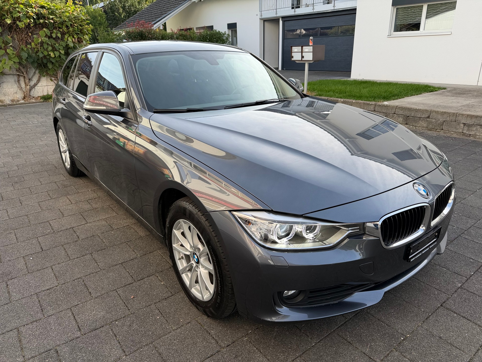 BMW 320d xDrive Touring Modern Line Steptronic-image-1