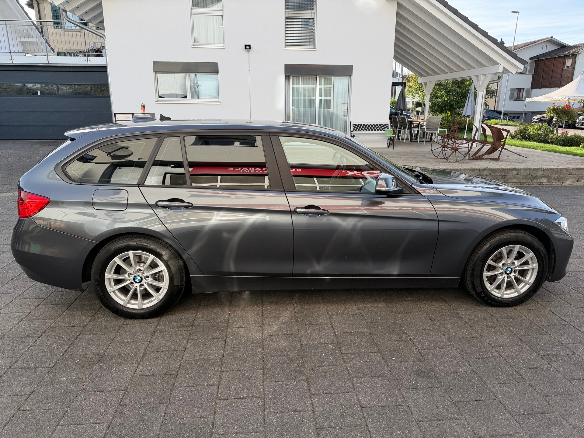 BMW 320d xDrive Touring Modern Line Steptronic-image-4