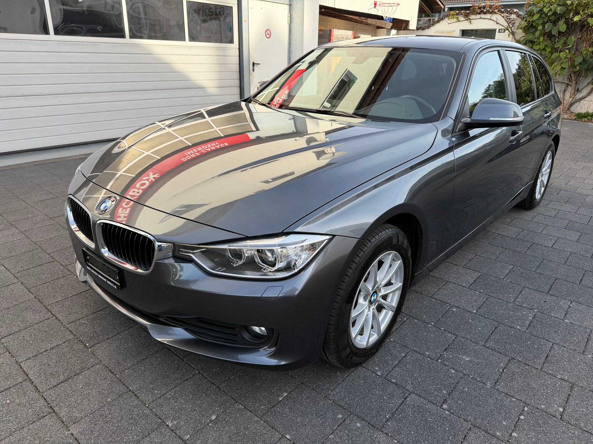 BMW 320d xDrive Touring Modern Line Steptronic-image-0