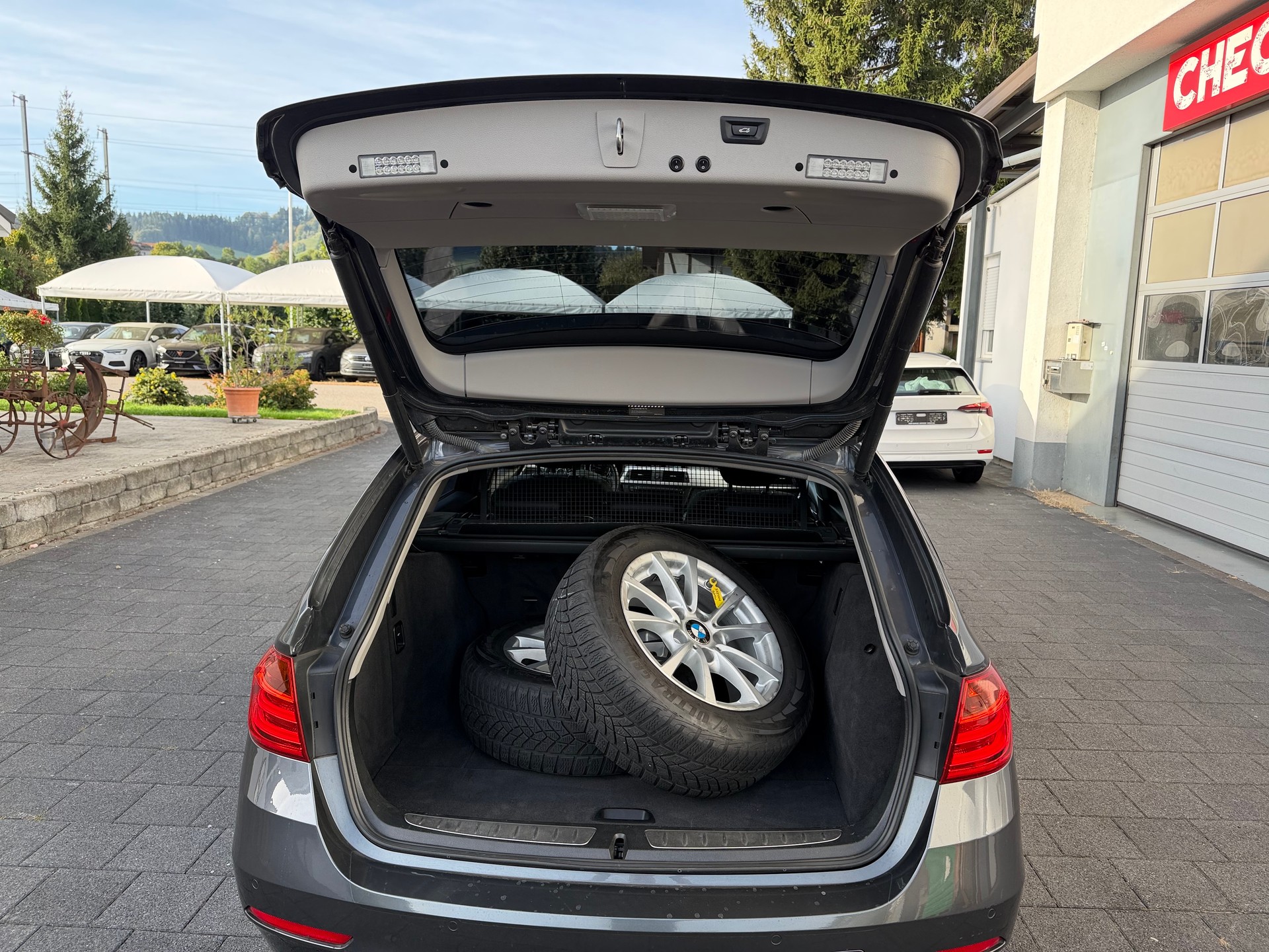 BMW 320d xDrive Touring Modern Line Steptronic-image-8
