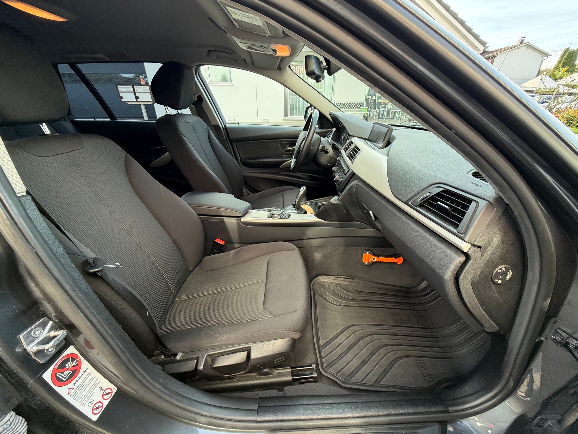 BMW 320d xDrive Touring Modern Line Steptronic-image-10