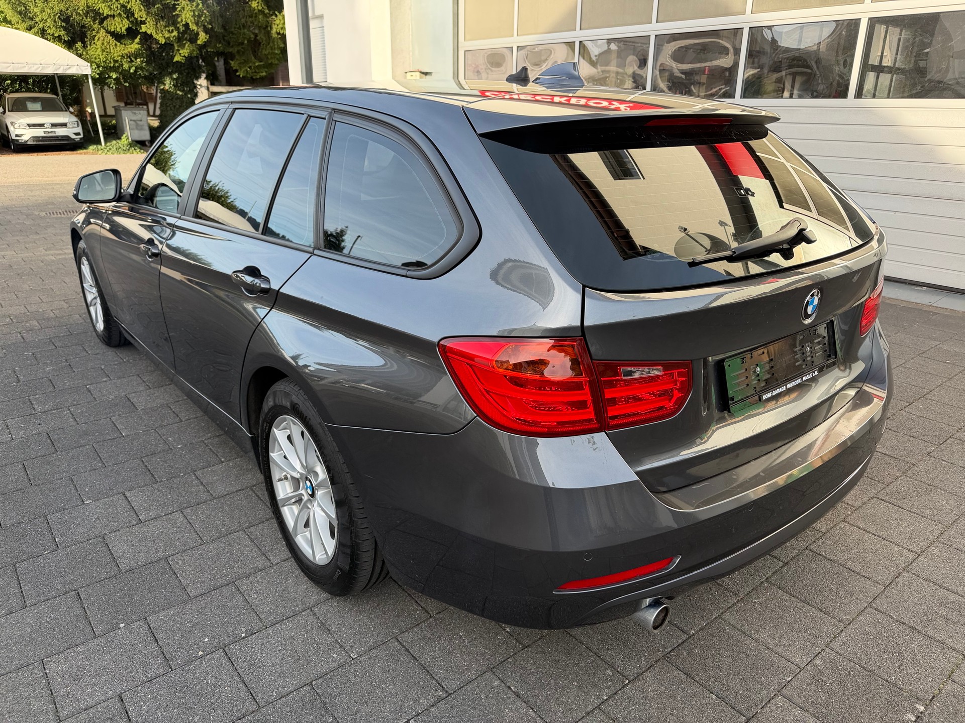 BMW 320d xDrive Touring Modern Line Steptronic-image-5