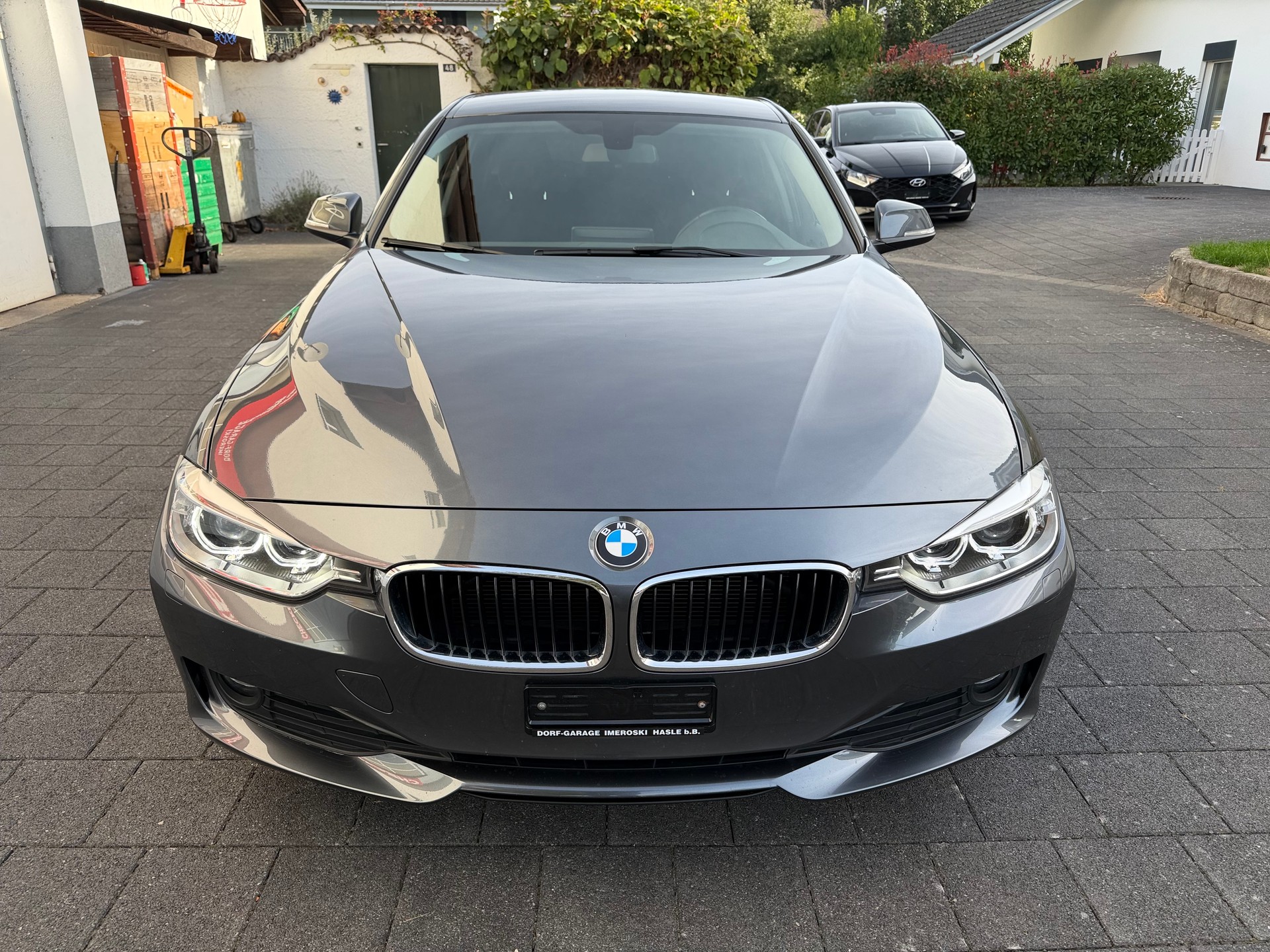 BMW 320d xDrive Touring Modern Line Steptronic-image-2