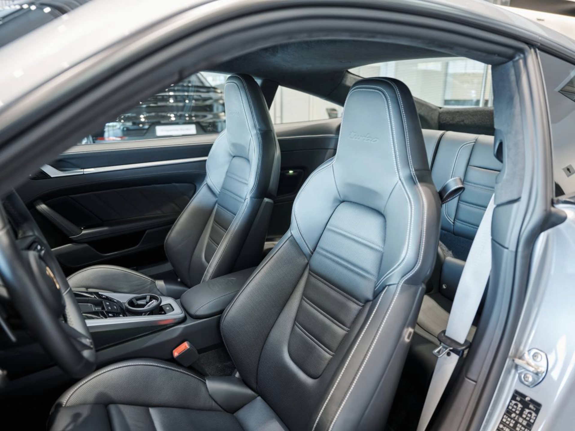 PORSCHE 911 Turbo-image-4
