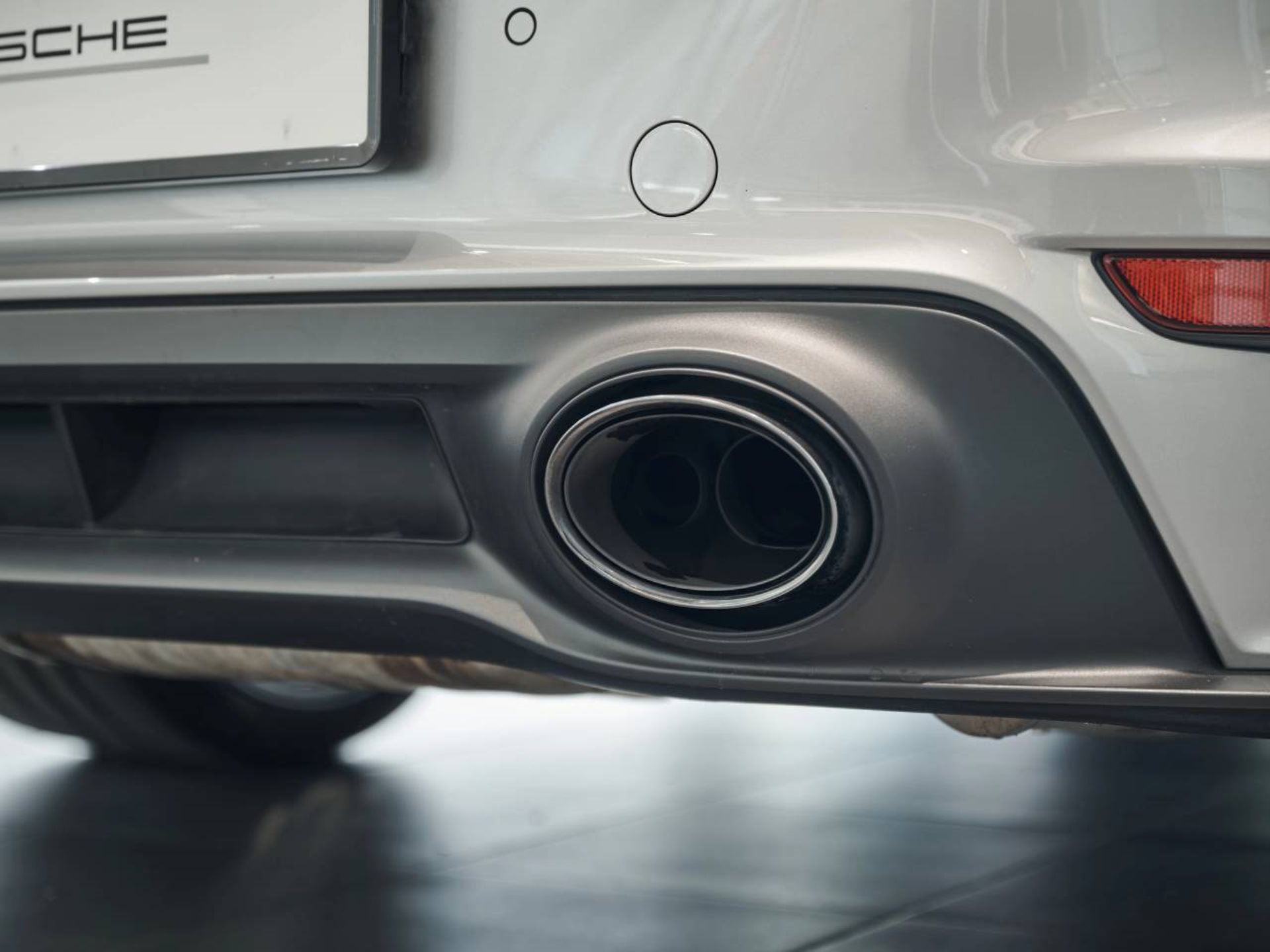 PORSCHE 911 Turbo-image-25