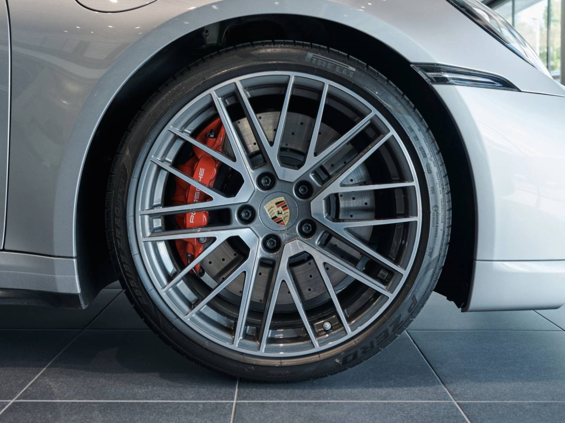 PORSCHE 911 Turbo-image-28