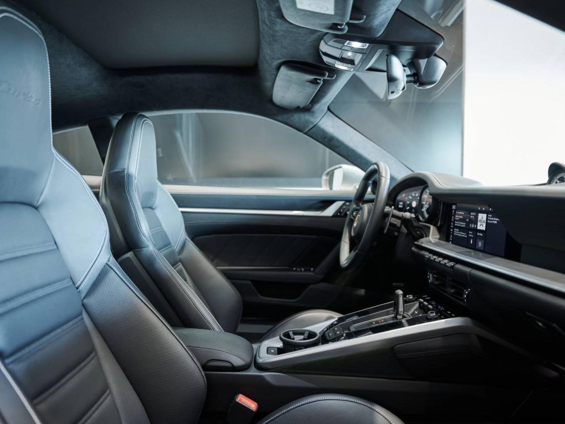 PORSCHE 911 Turbo-image-15
