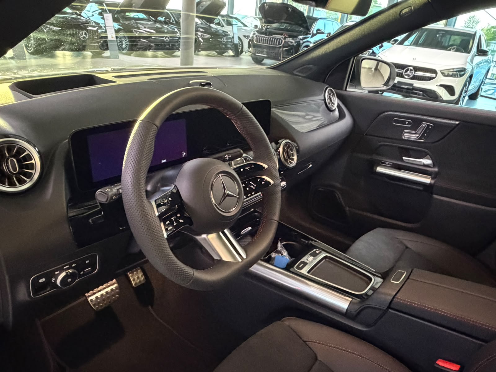 MERCEDES-BENZ GLA 250 4Matic 8G-DCT Swiss Star-image-9