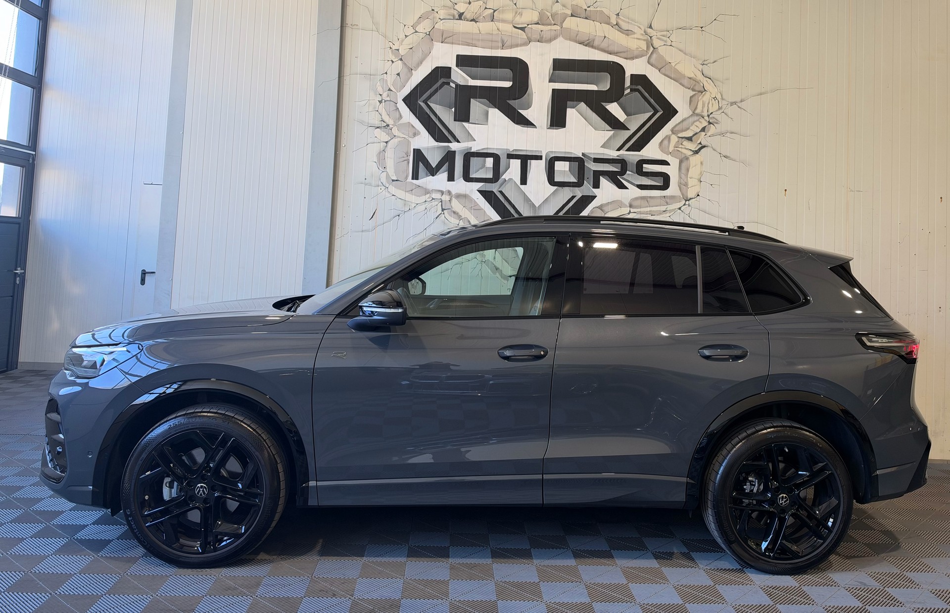 VW Tiguan 2.0 TSI DSG R-Line Plus 4Motion-image-1