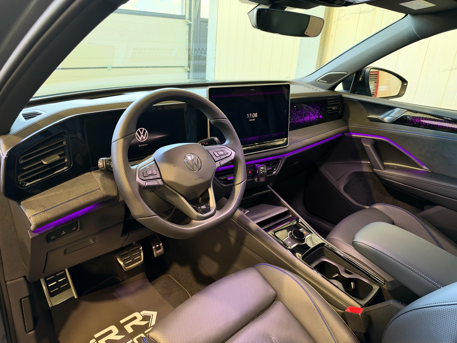 VW Tiguan 2.0 TSI DSG R-Line Plus 4Motion-image-12