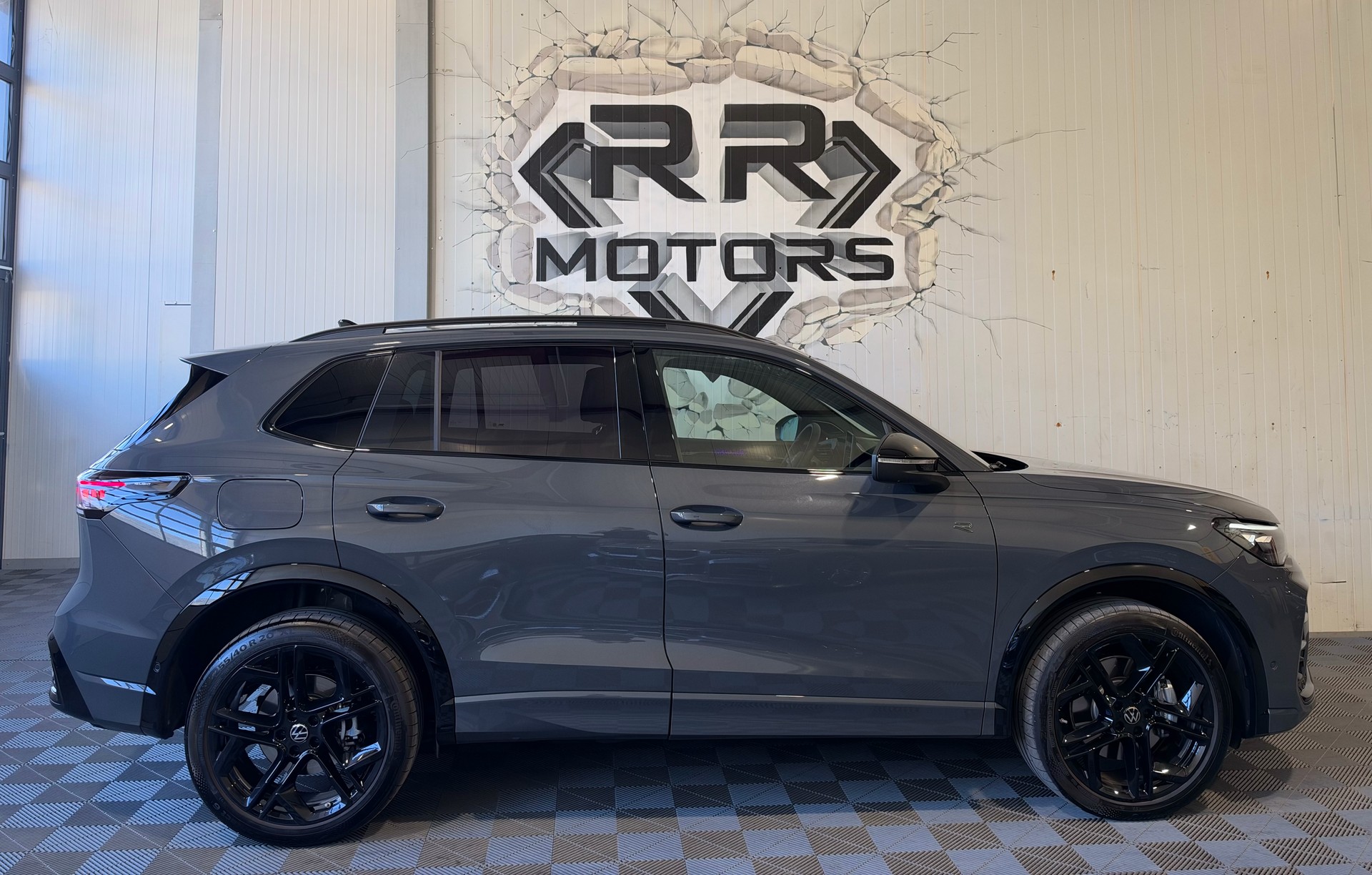 VW Tiguan 2.0 TSI DSG R-Line Plus 4Motion-image-4