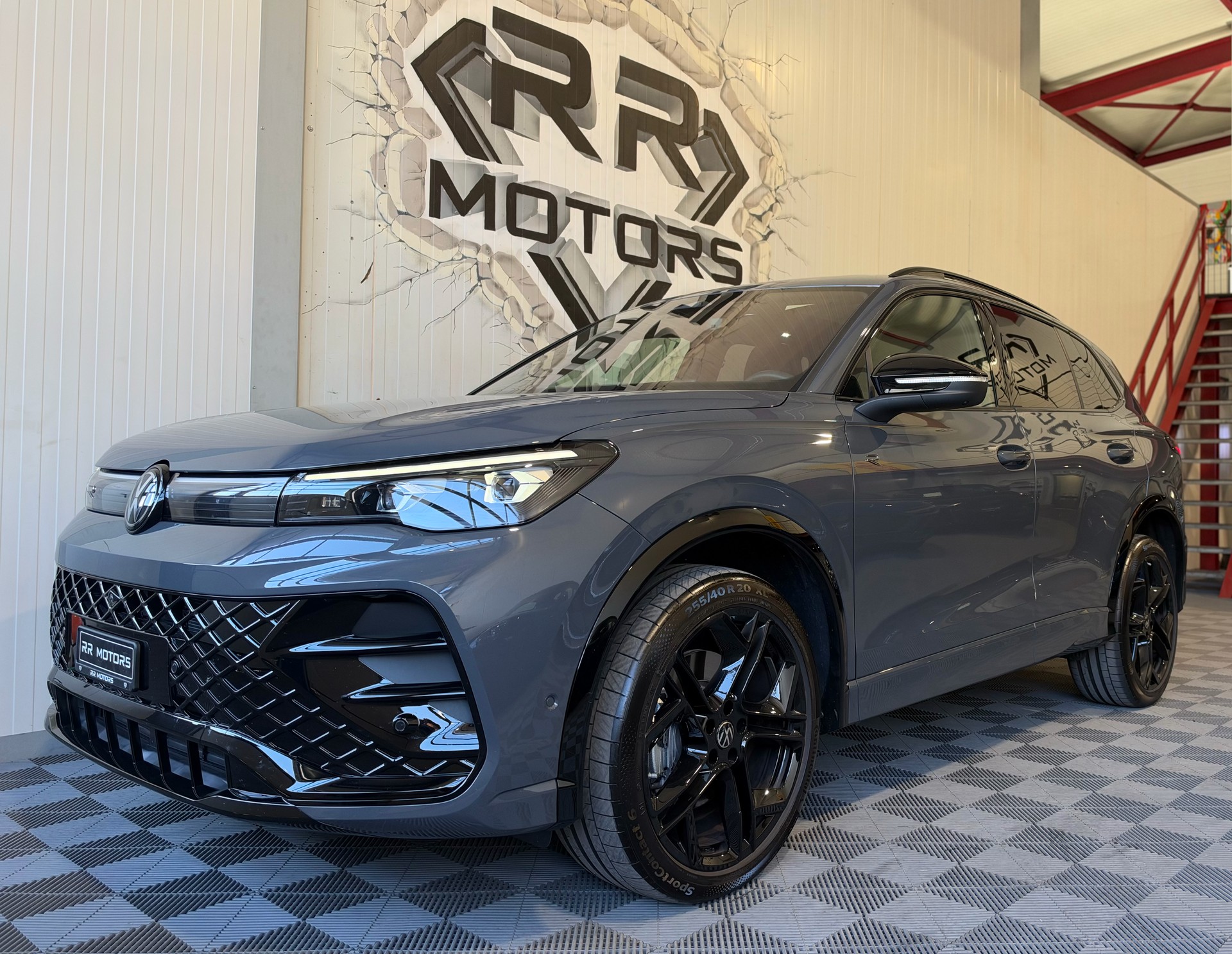 VW Tiguan 2.0 TSI DSG R-Line Plus 4Motion-image-0