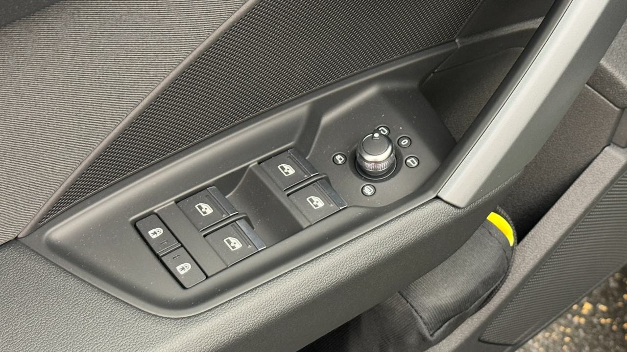 AUDI A3 Sportback 35 TFSI S line S-tronic-image-8