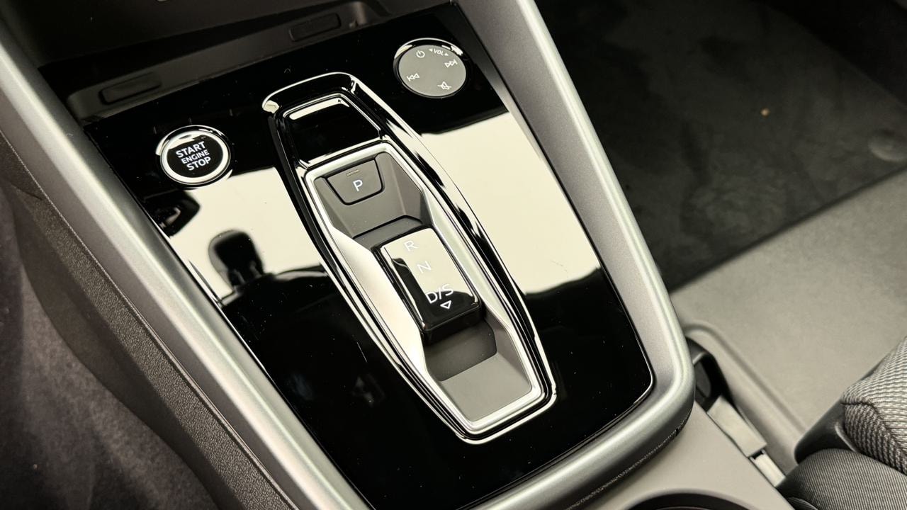 AUDI A3 Sportback 35 TFSI S line S-tronic-image-10