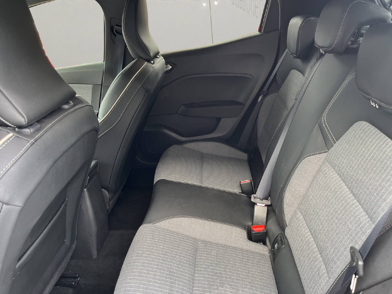 RENAULT Clio 1.6 E-Tech techno-image-6