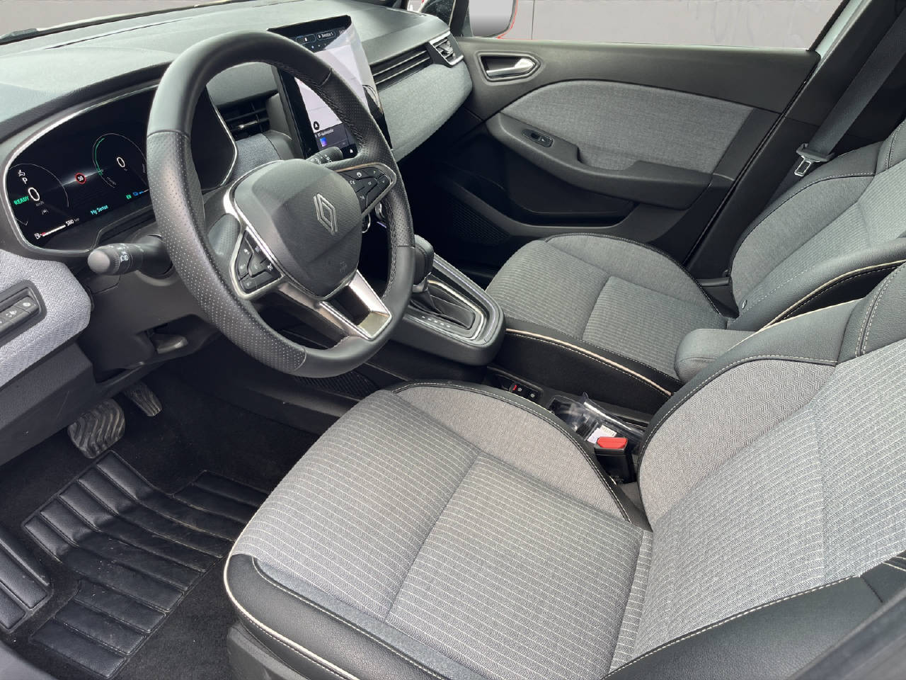 RENAULT Clio 1.6 E-Tech techno-image-3