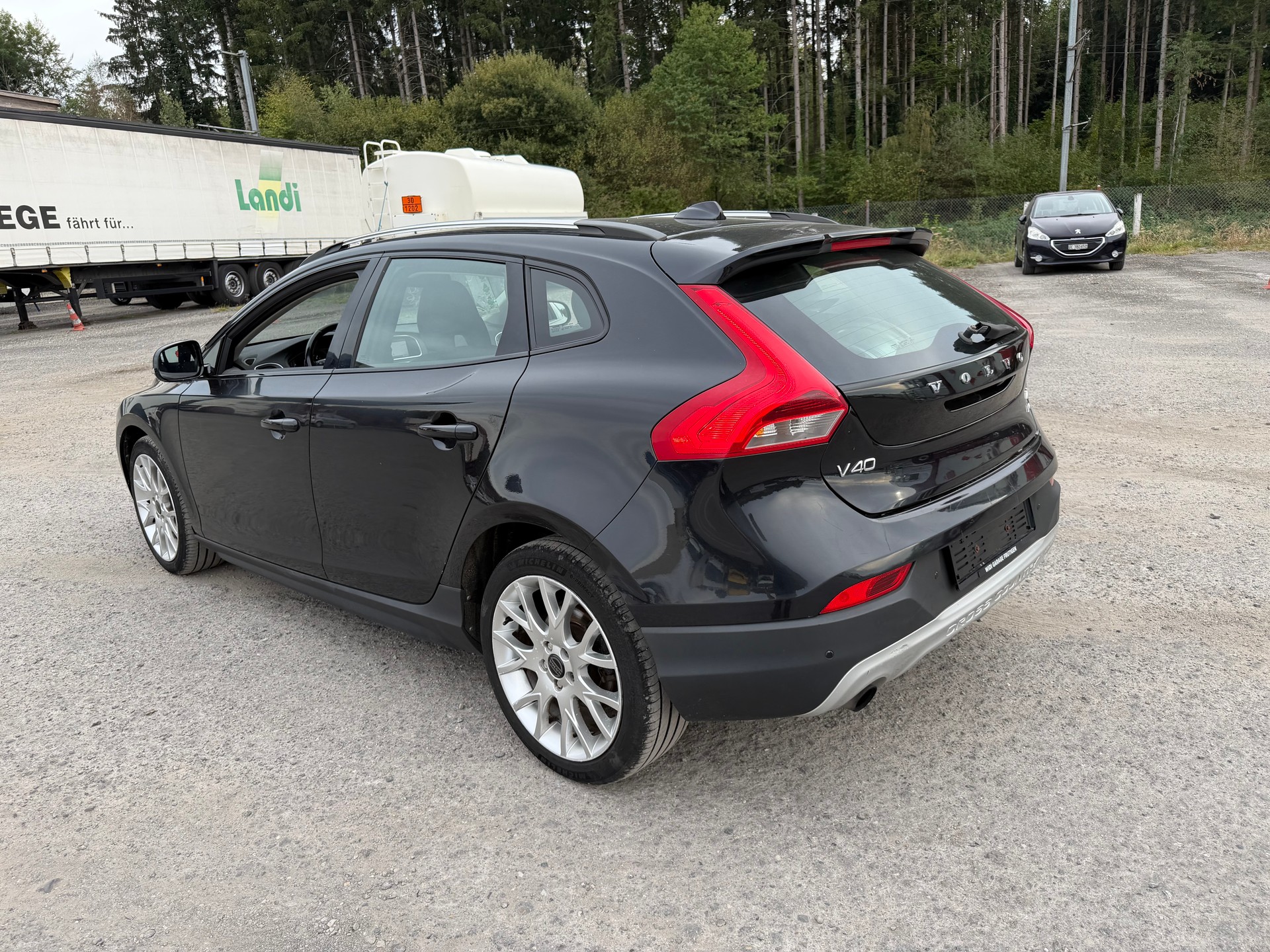 VOLVO V40 Cross Country T4 2.0 AWD Kinetic Geartronic-image-3