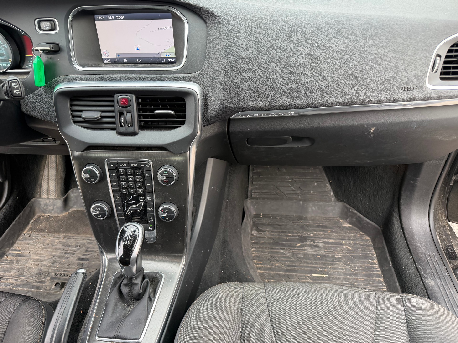 VOLVO V40 Cross Country T4 2.0 AWD Kinetic Geartronic-image-11