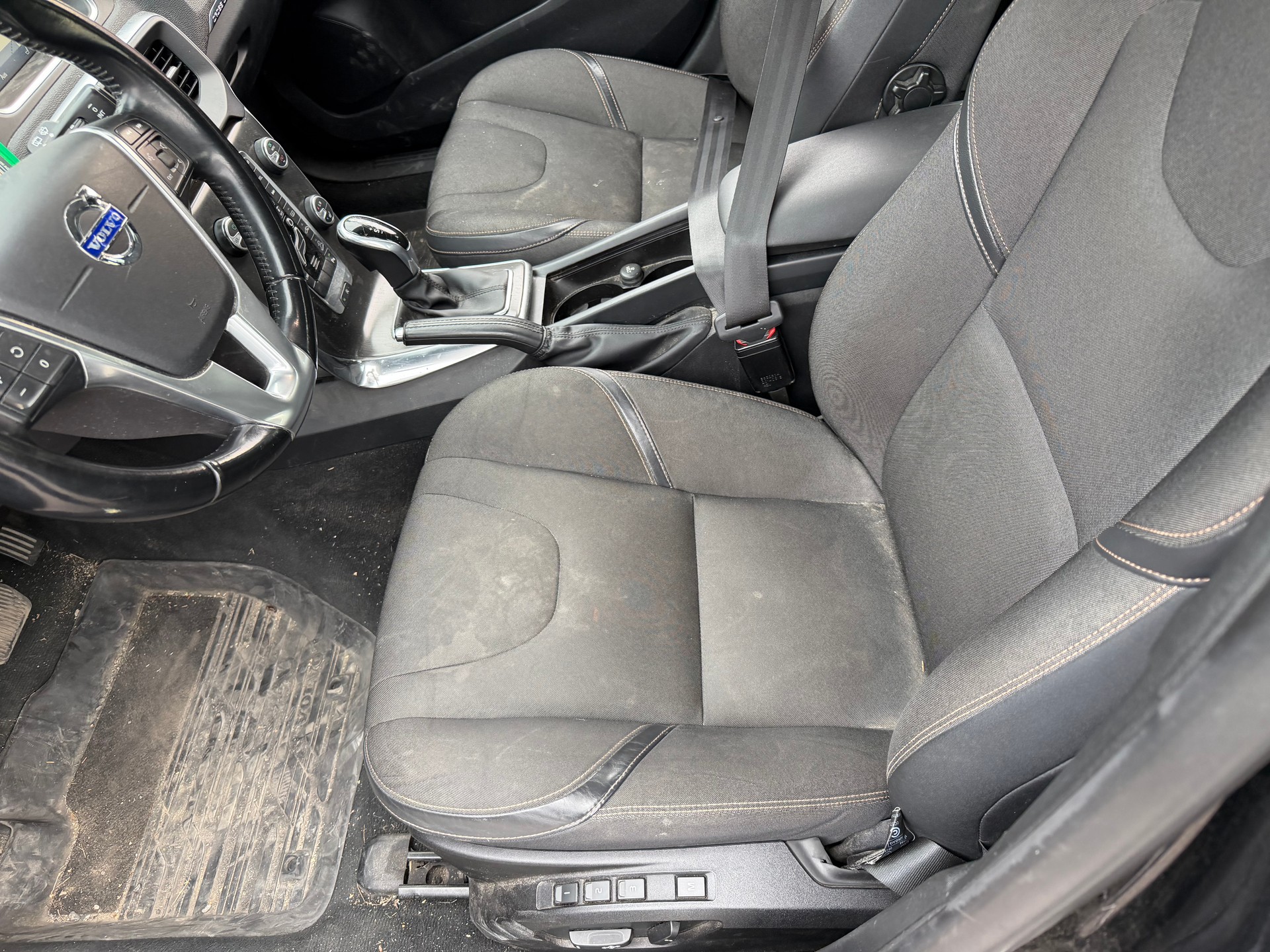 VOLVO V40 Cross Country T4 2.0 AWD Kinetic Geartronic-image-8