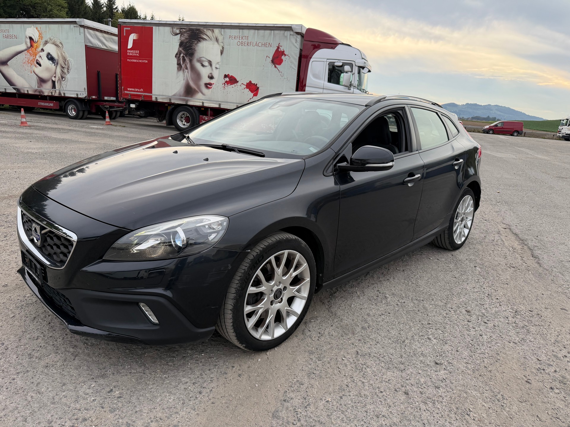 VOLVO V40 Cross Country T4 2.0 AWD Kinetic Geartronic-image-2