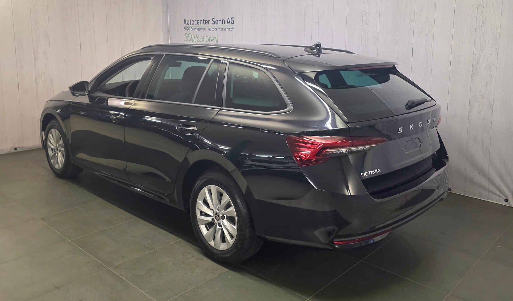 SKODA Octavia Combi 2.0 TDI DSG Selection-showroom-element-3