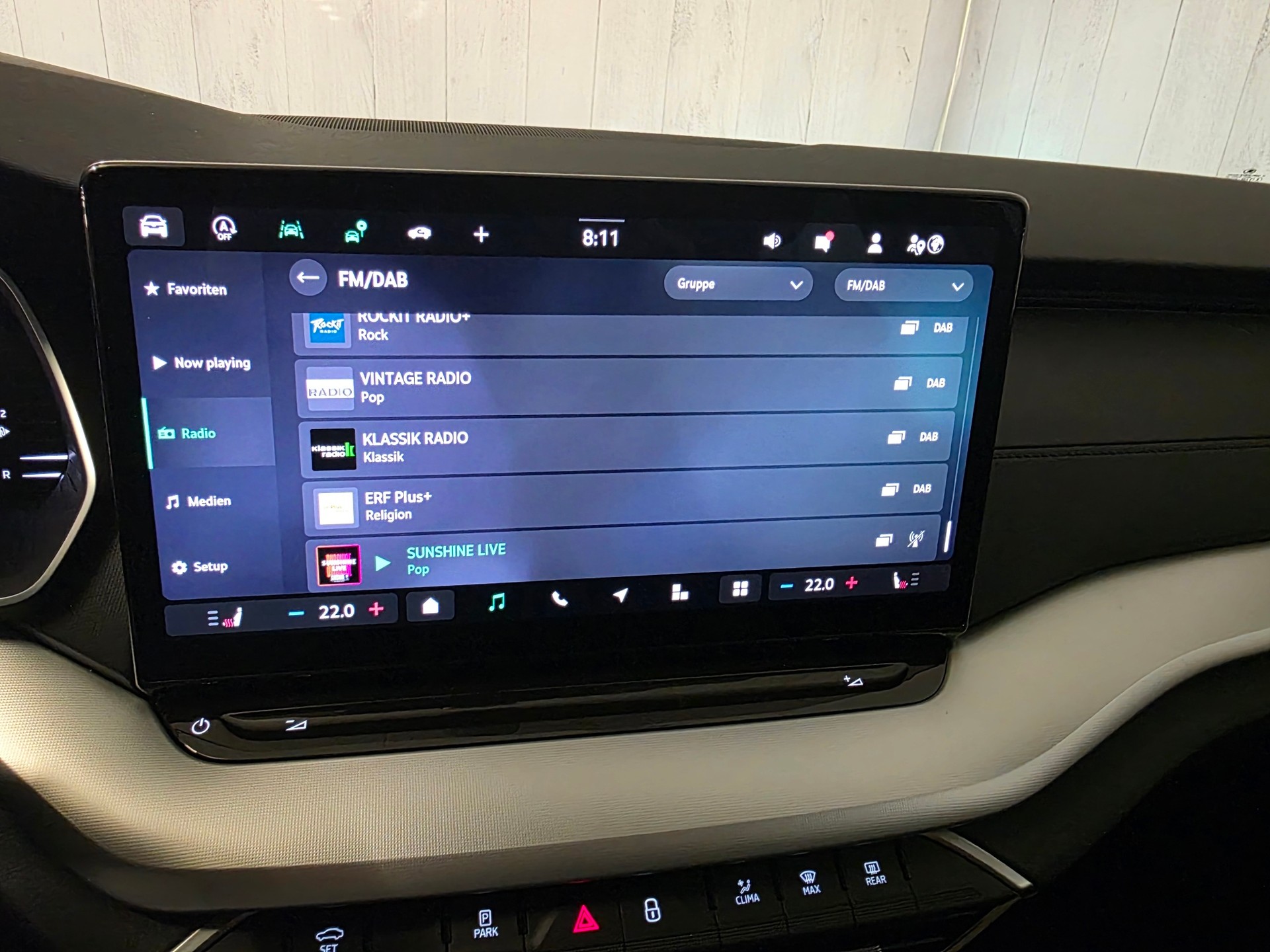 SKODA Octavia Combi 2.0 TDI DSG Selection-image-12