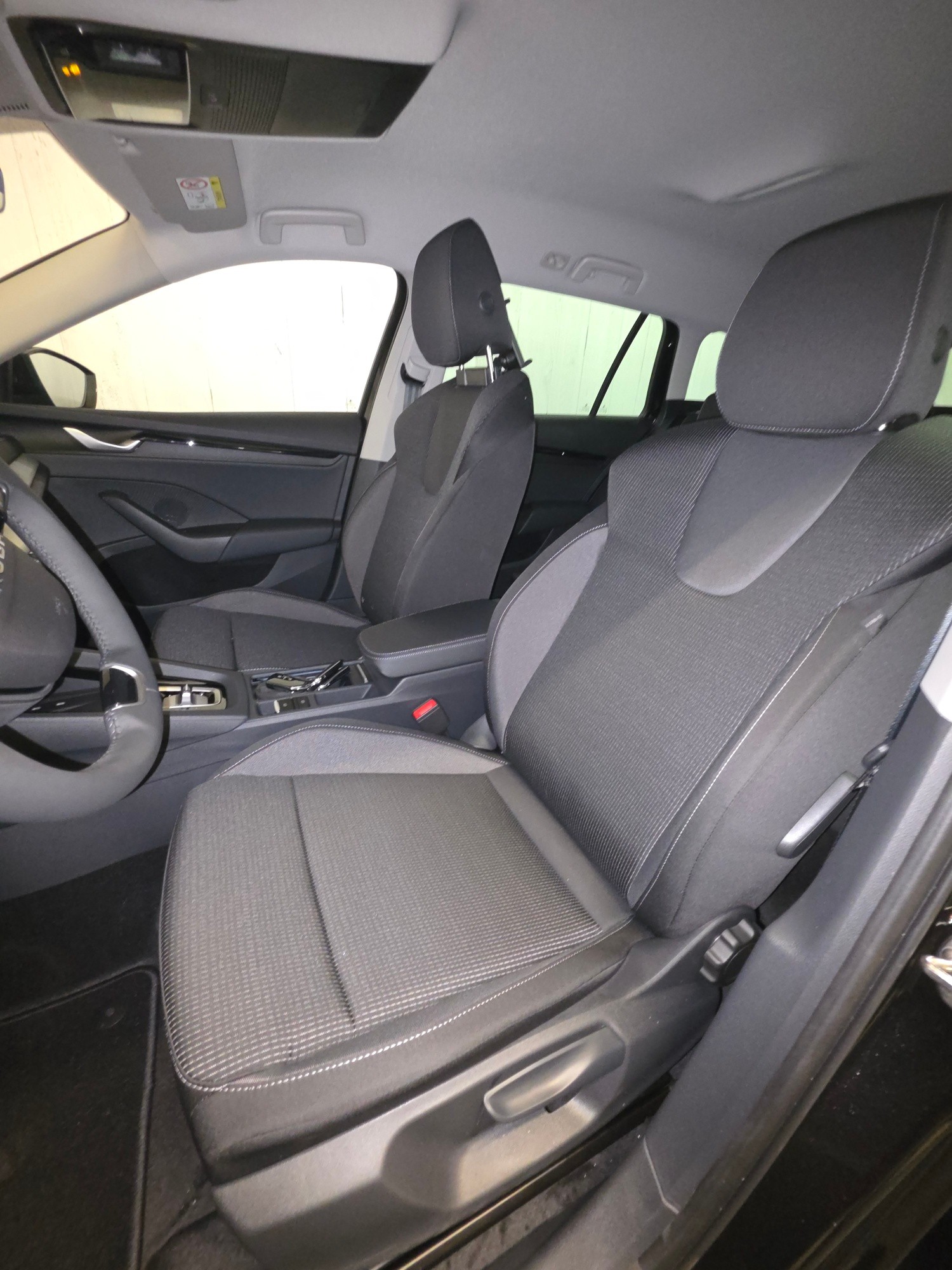 SKODA Octavia Combi 2.0 TDI DSG Selection-image-10
