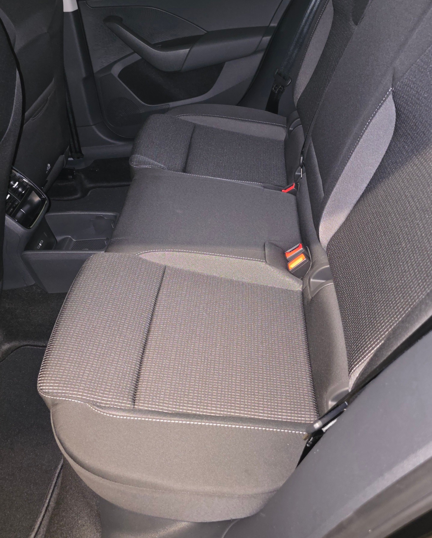 SKODA Octavia Combi 2.0 TDI DSG Selection-image-7